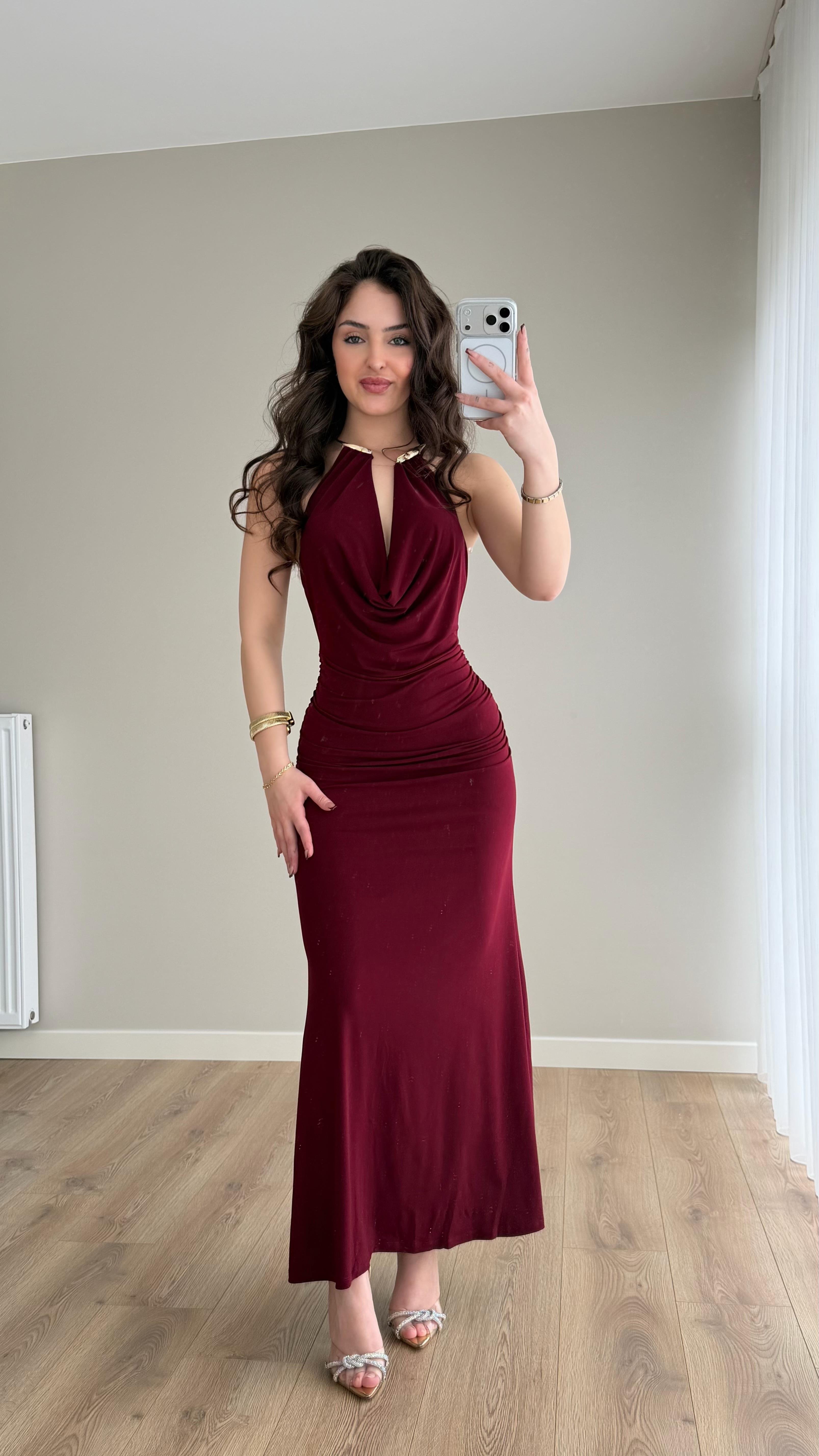 Boyun Demir Detaylı Elbise Bordo