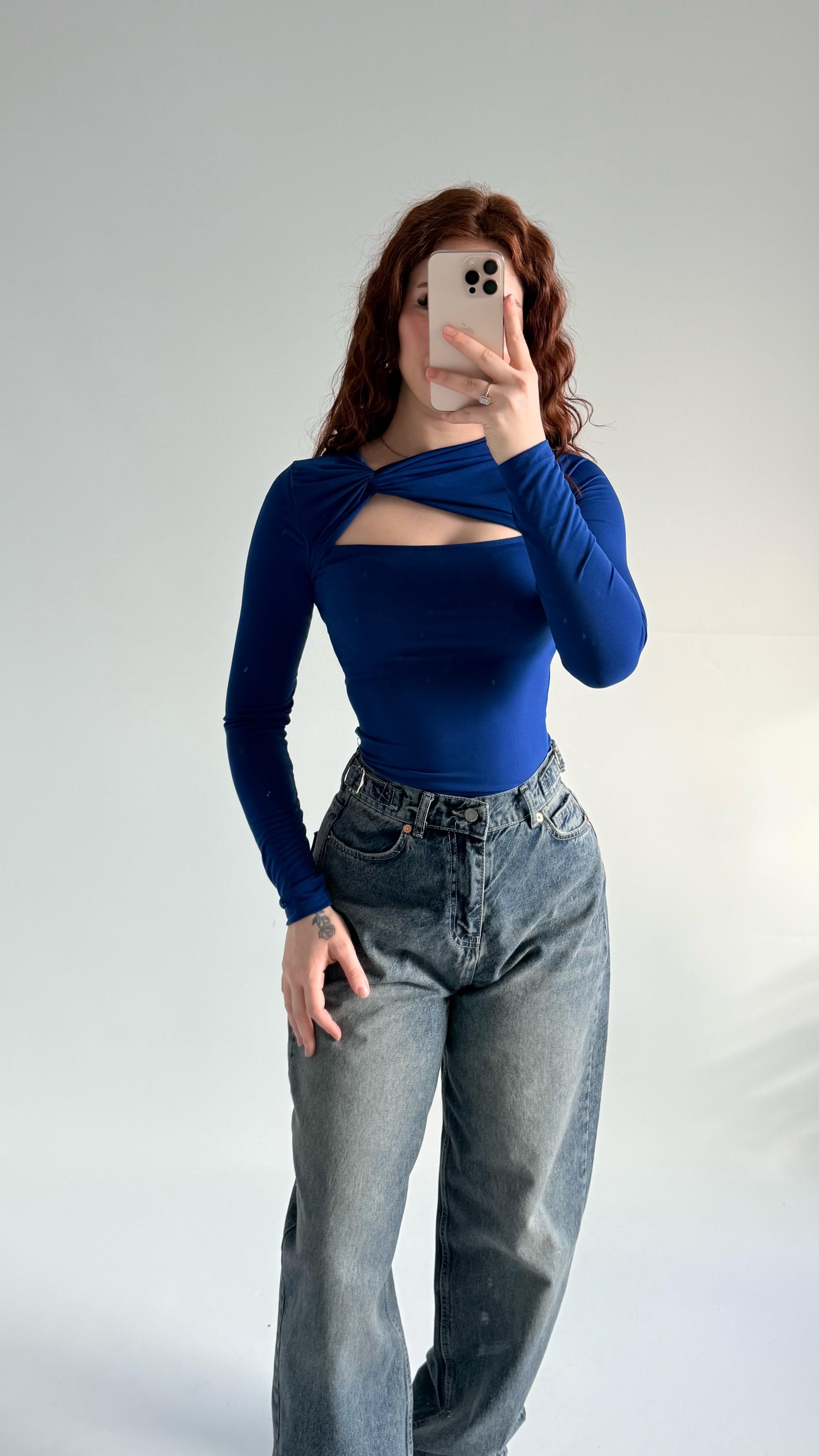 Burgu Dekolte Bluz Saks