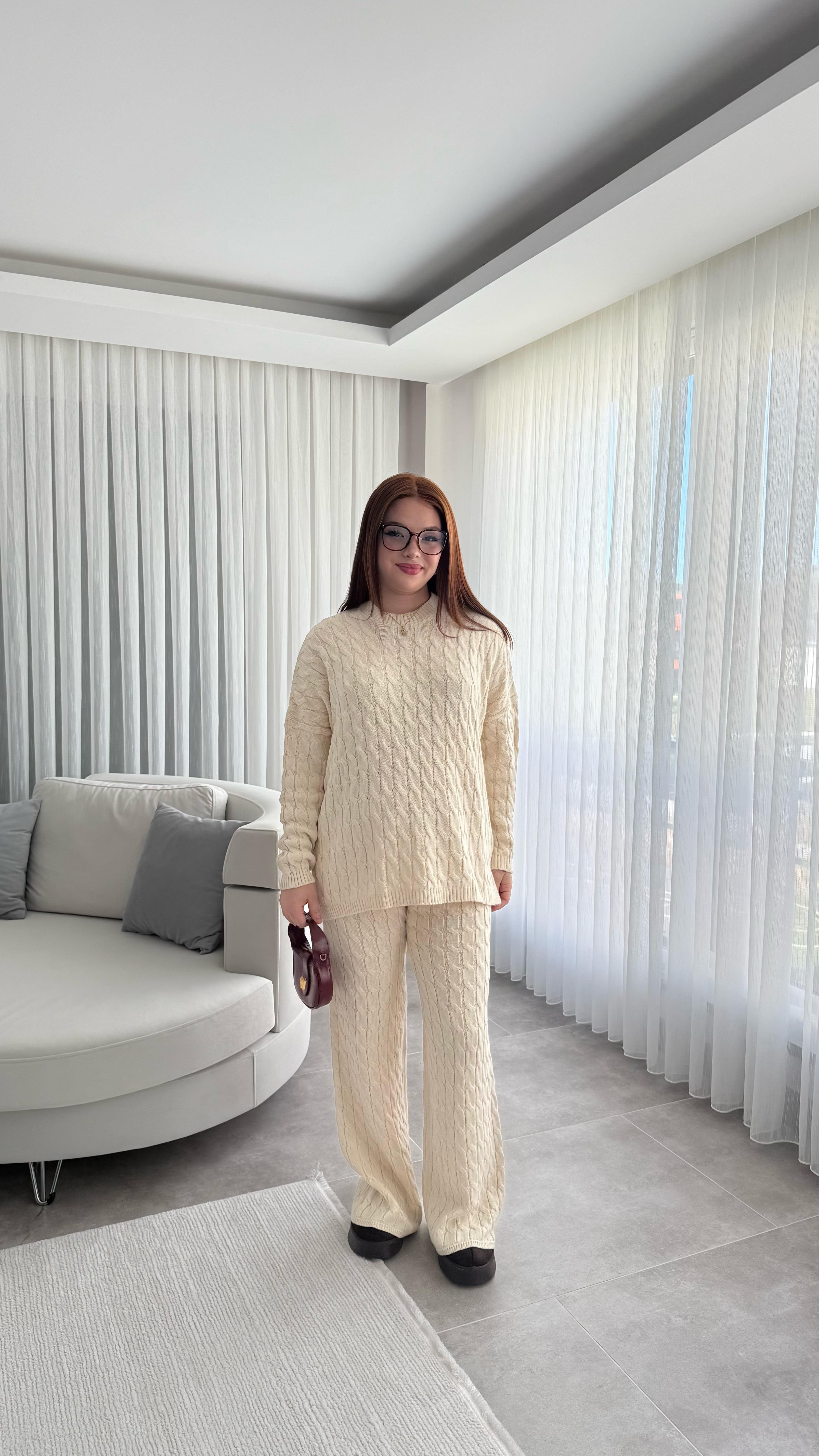 Burgu Kesim Triko Takım Ekru