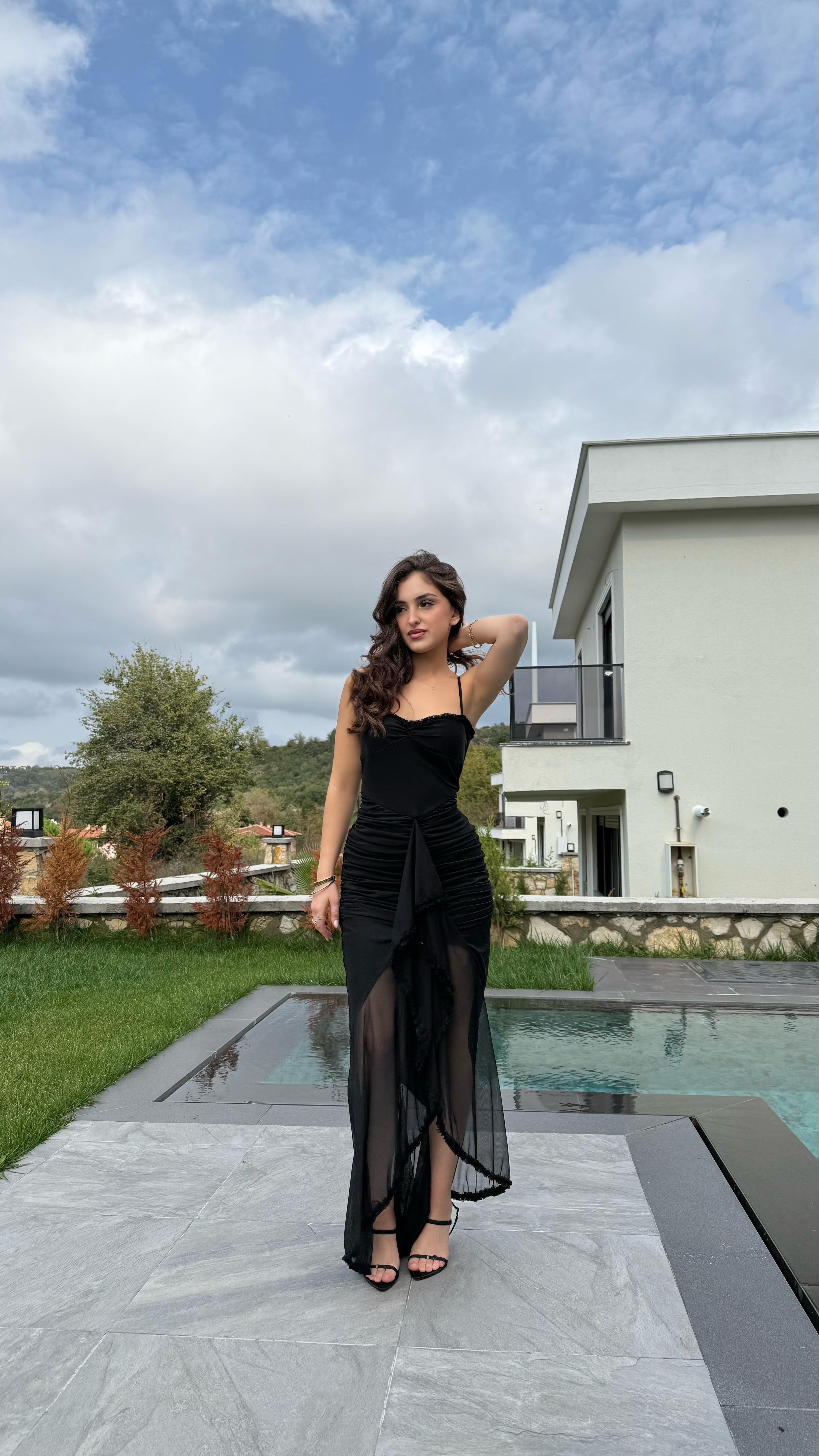 Büzgülü Fırfırlı Elbise Siyah