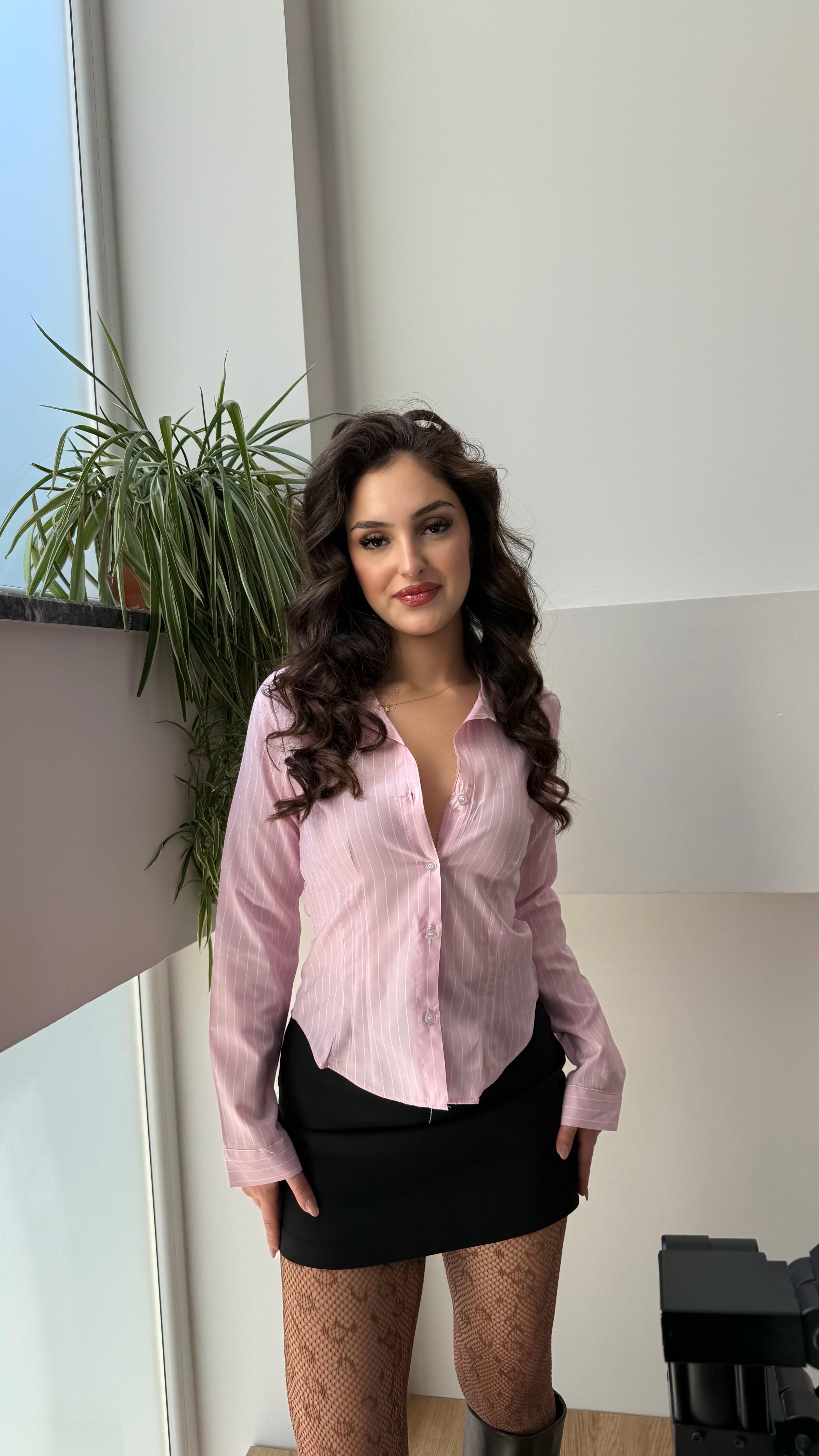 Çan Kollu Vücuda Oturan Gömlek Pembe