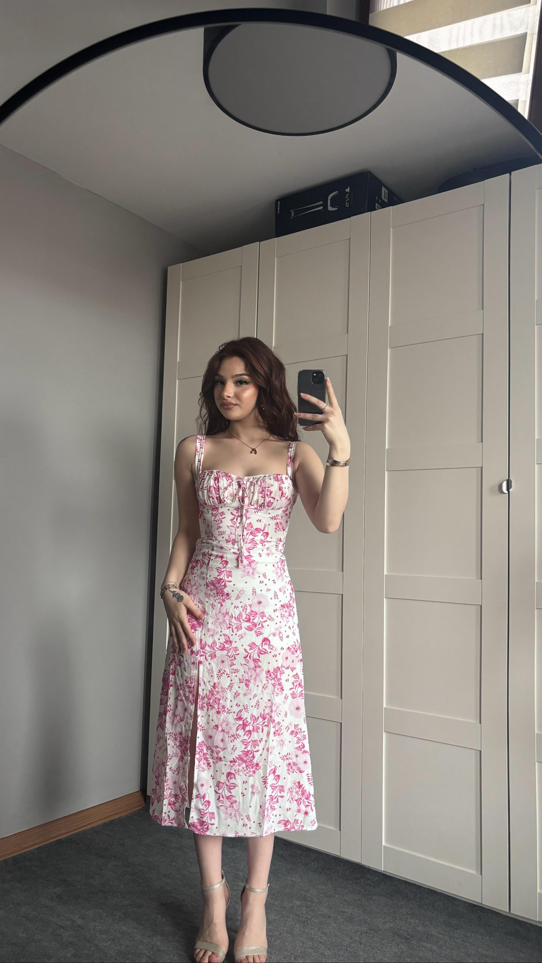Çiçekli Askılı Çıtır Pembe Elbise