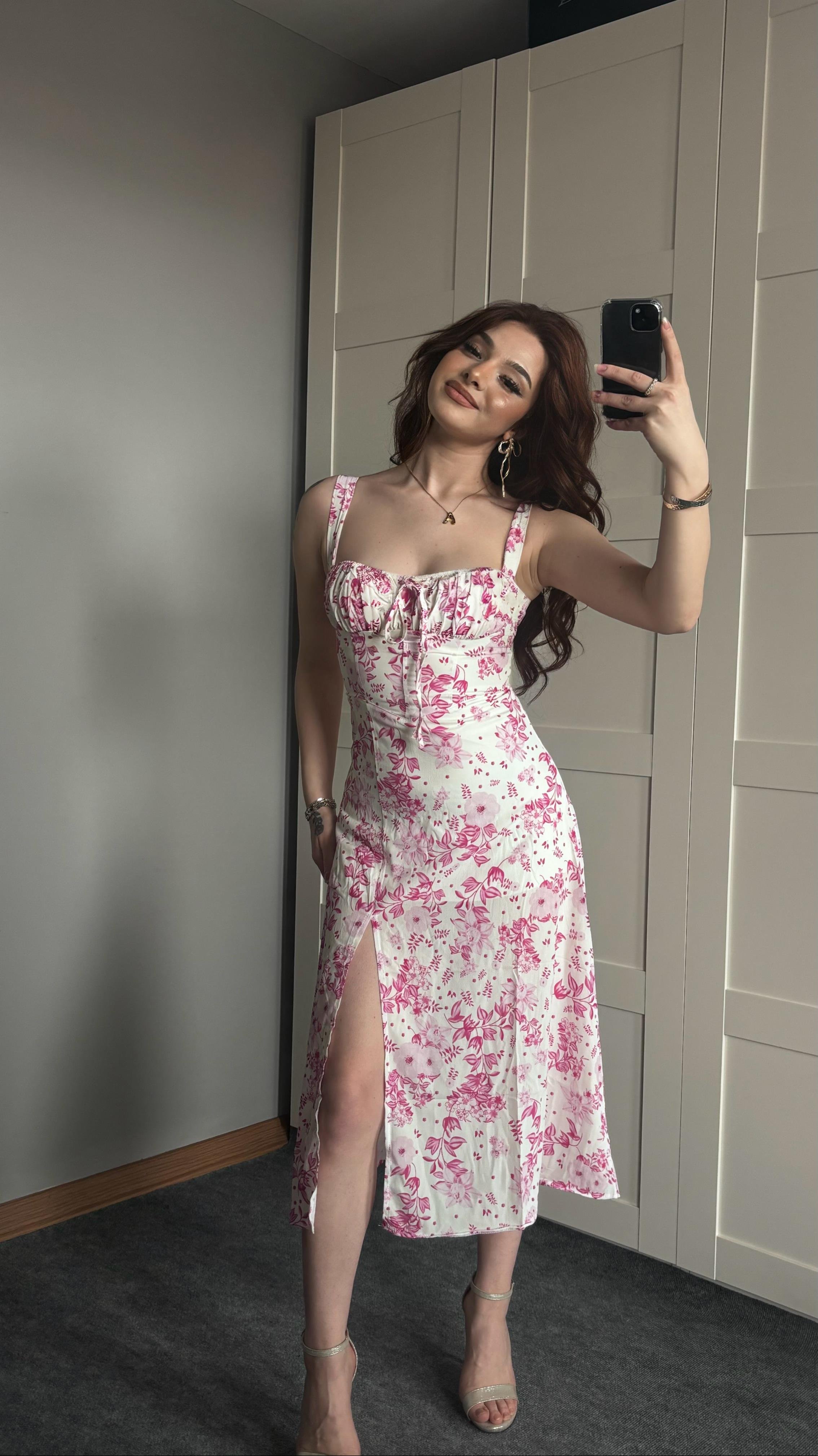 Çiçekli Askılı Çıtır Pembe Elbise