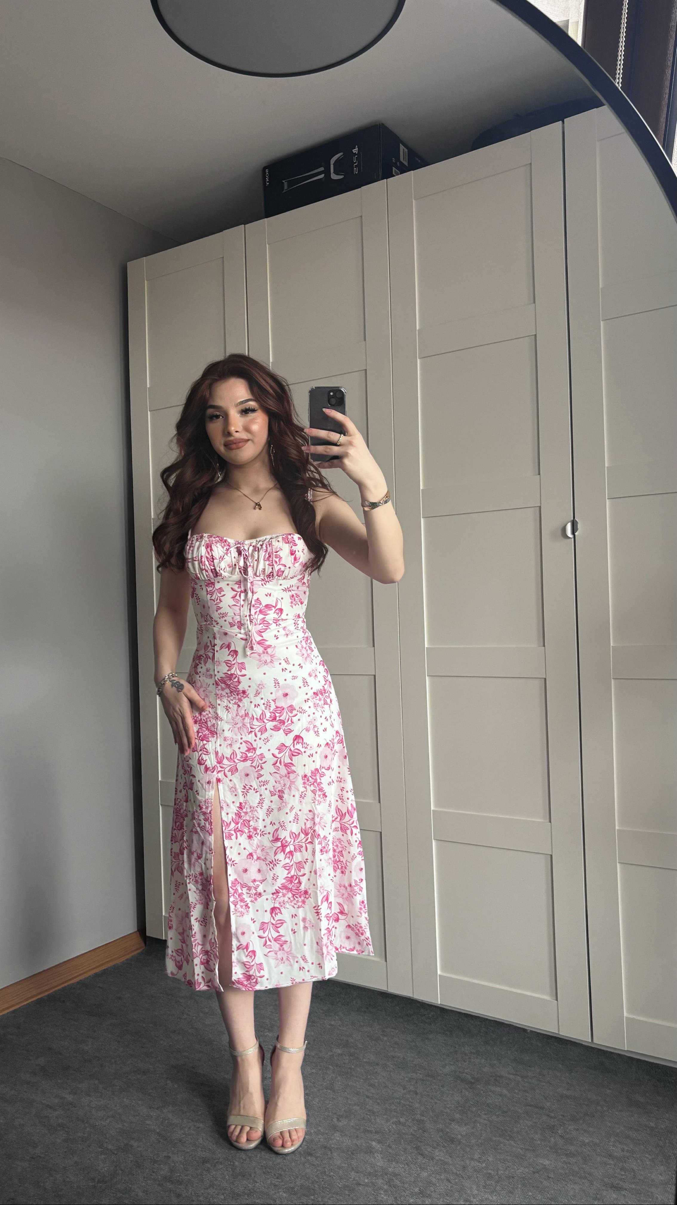 Çiçekli Askılı Çıtır Pembe Elbise