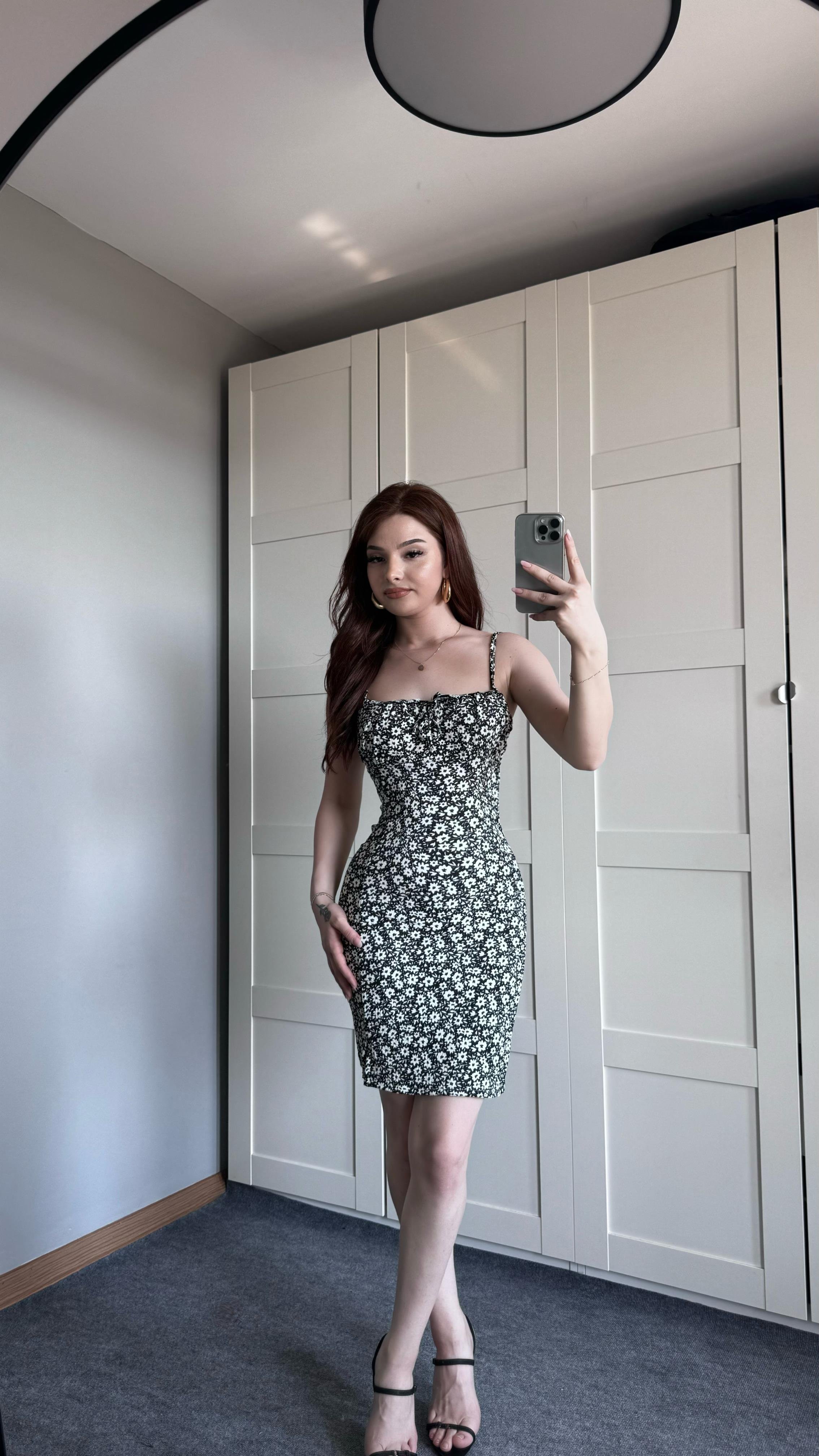 Çiçekli Askılı Mini Siyah Elbise