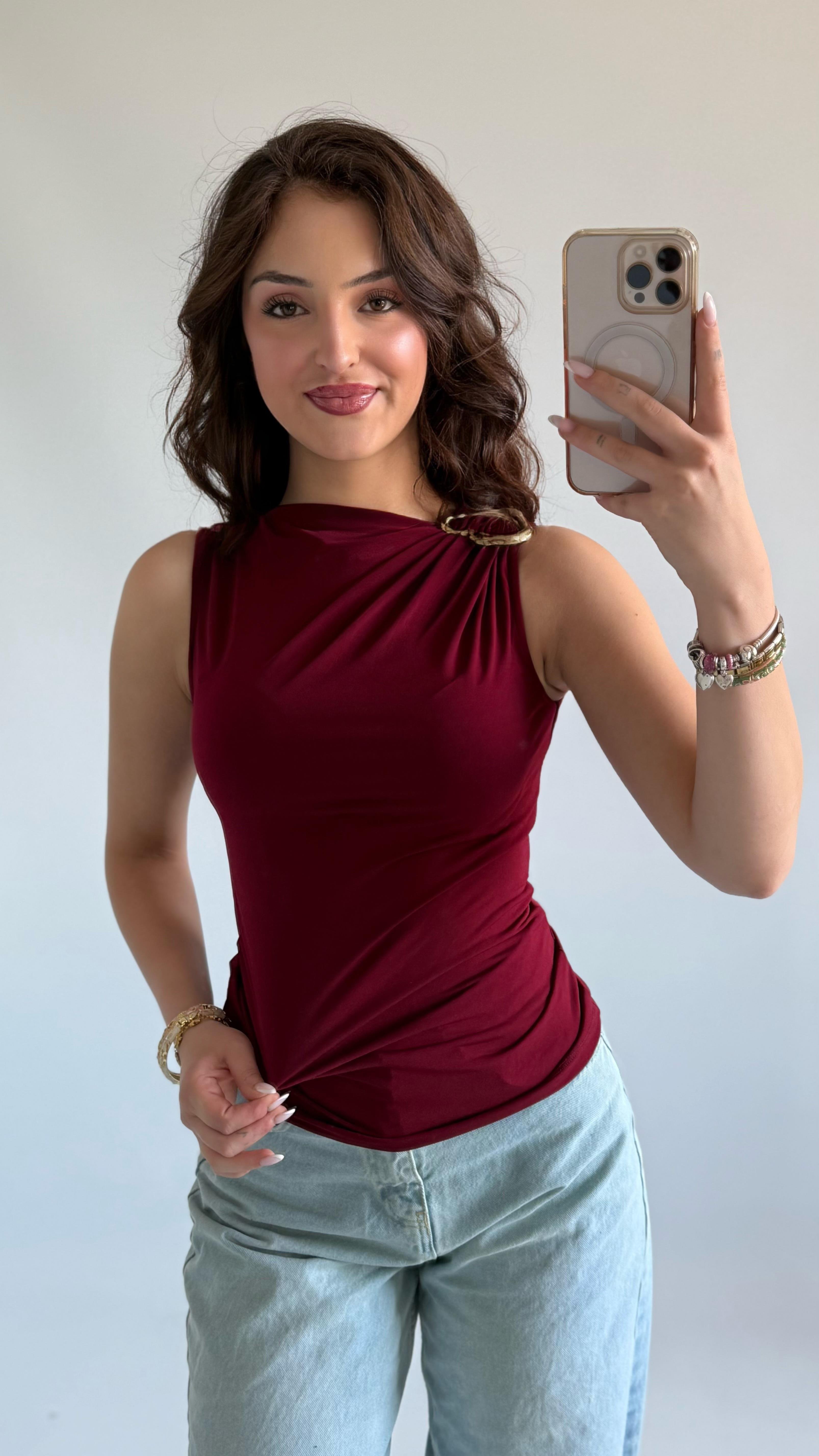 Demir Detaylı Sıfır Kol Bluz Bordo