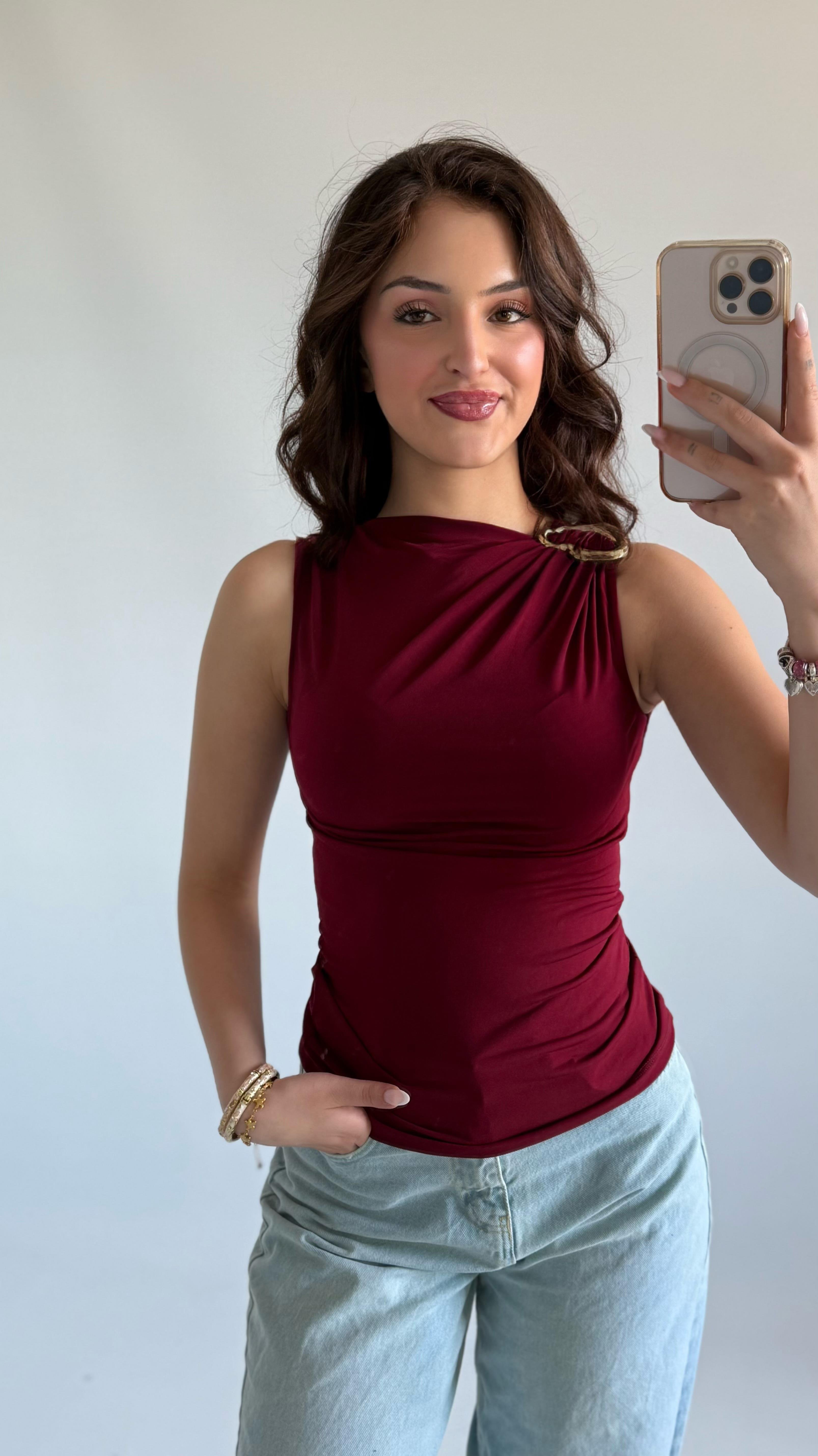 Demir Detaylı Sıfır Kol Bluz Bordo