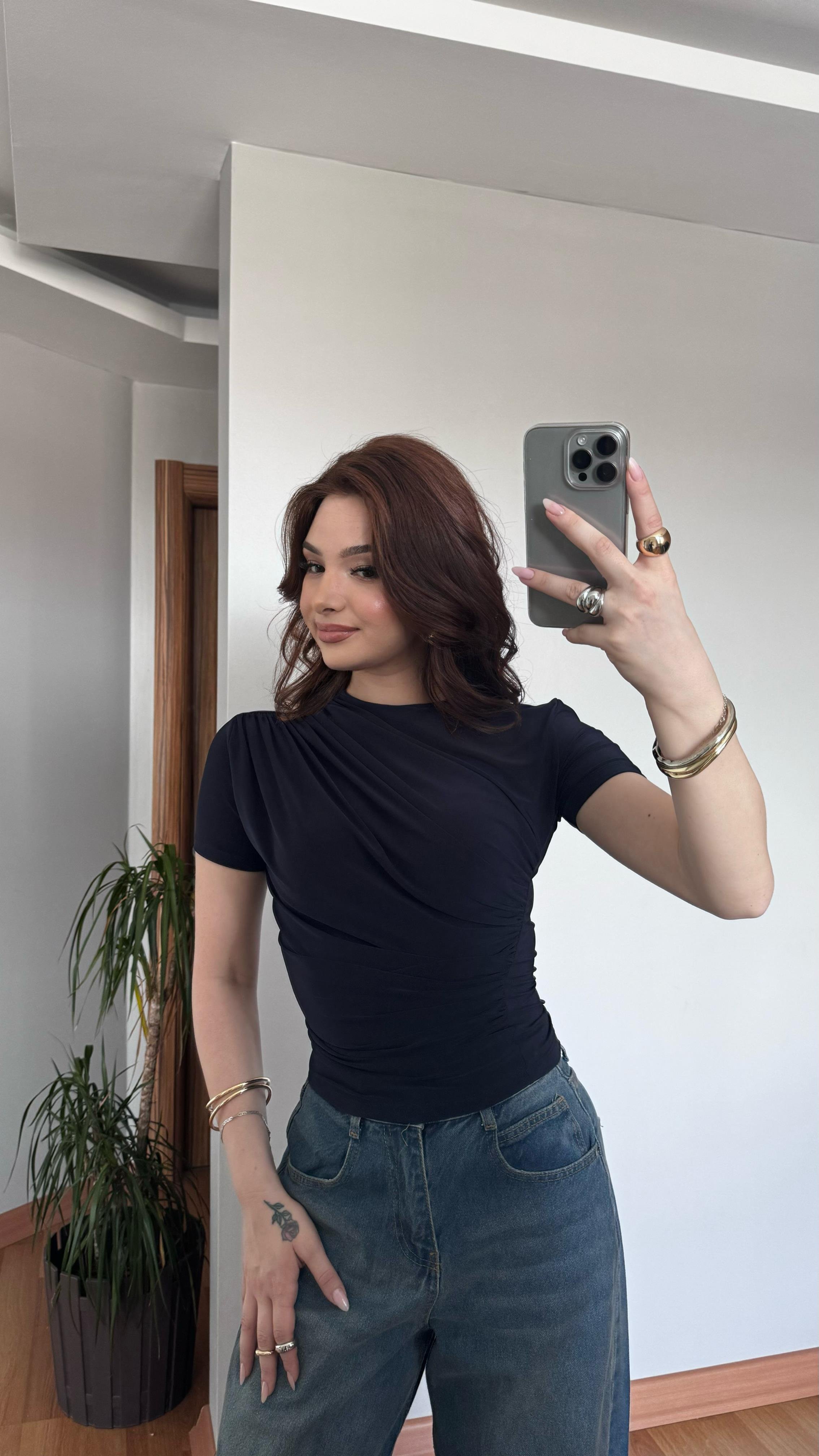Drapeli Kısa Kol Lacivert Tişört