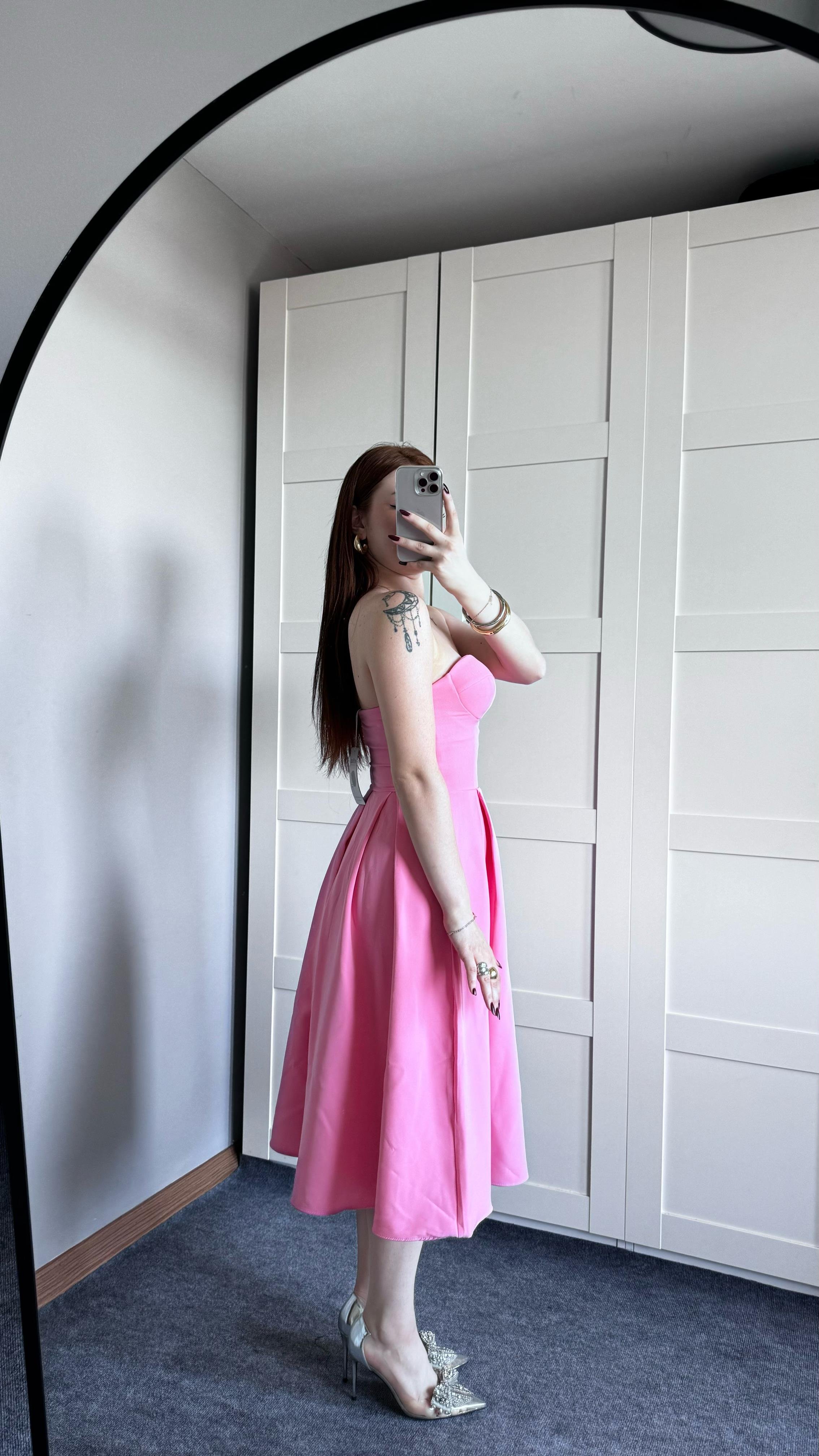 Elizabeth Pembe Elbise 