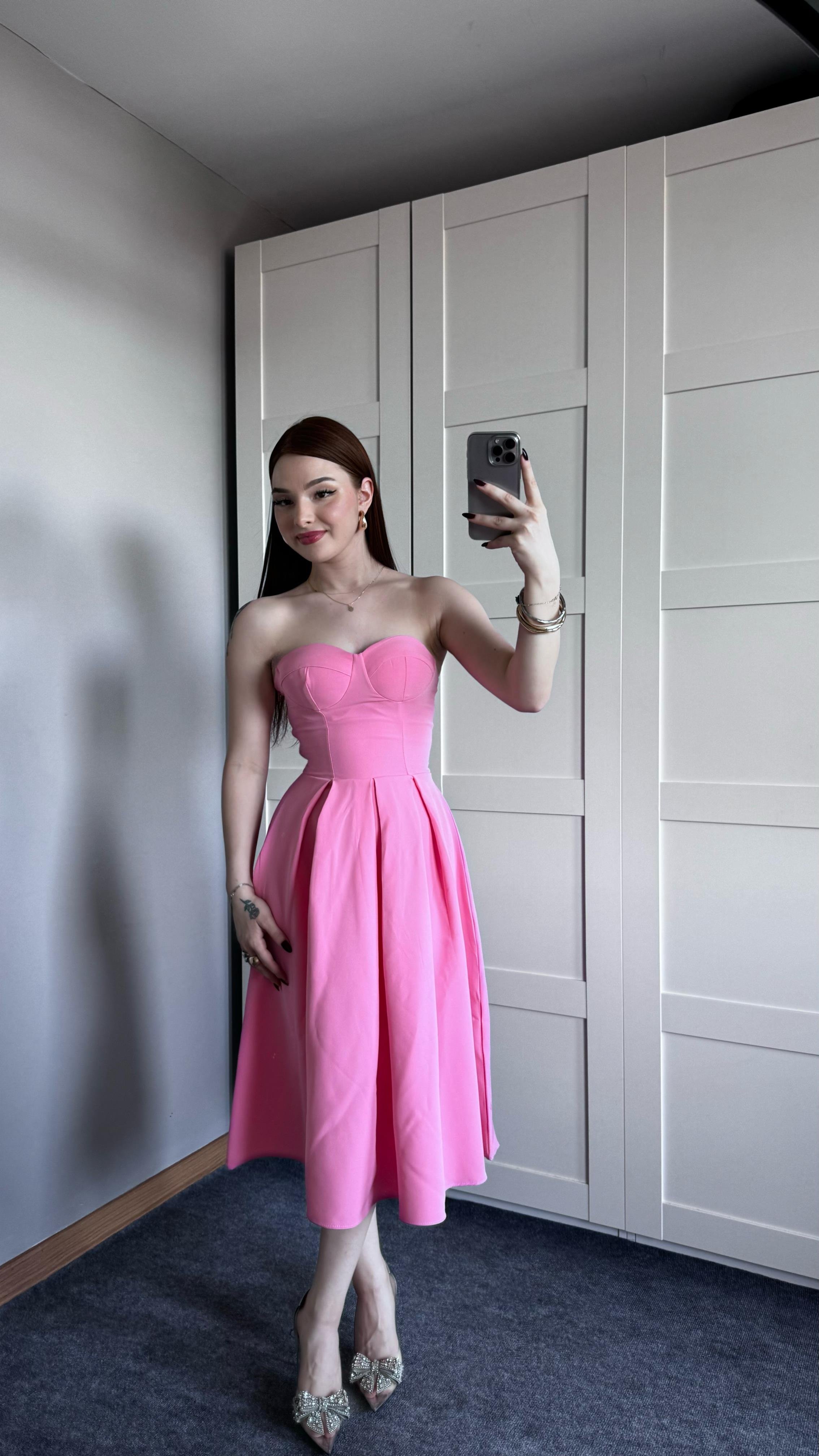 Elizabeth Pembe Elbise 