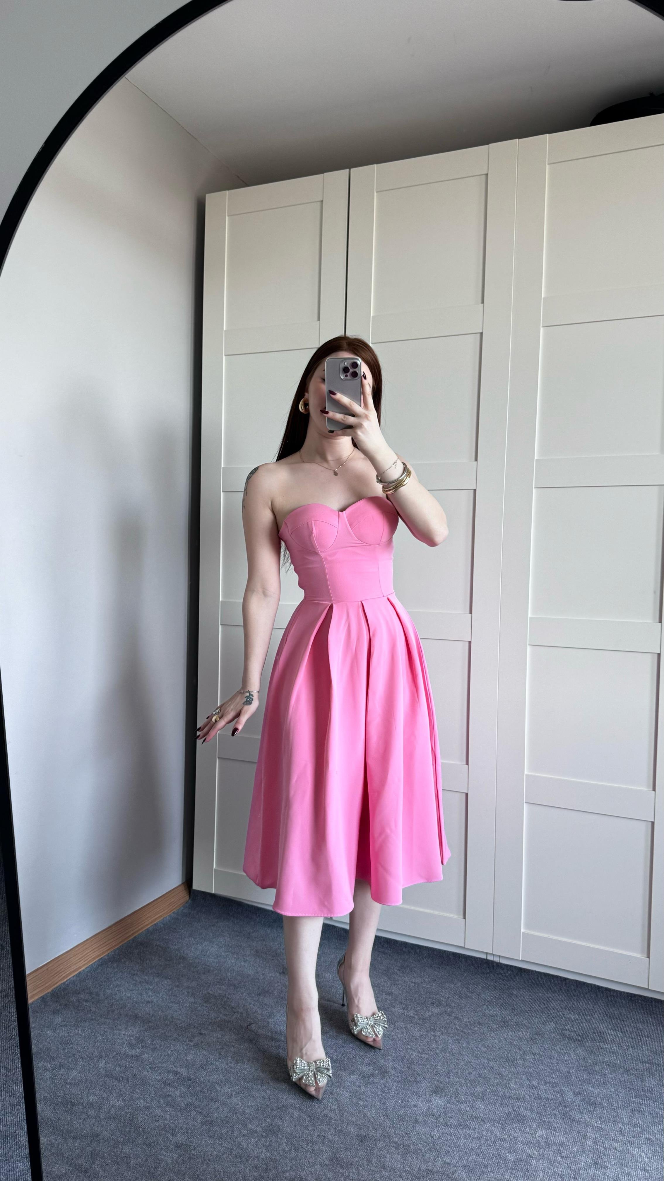 Elizabeth Pembe Elbise 