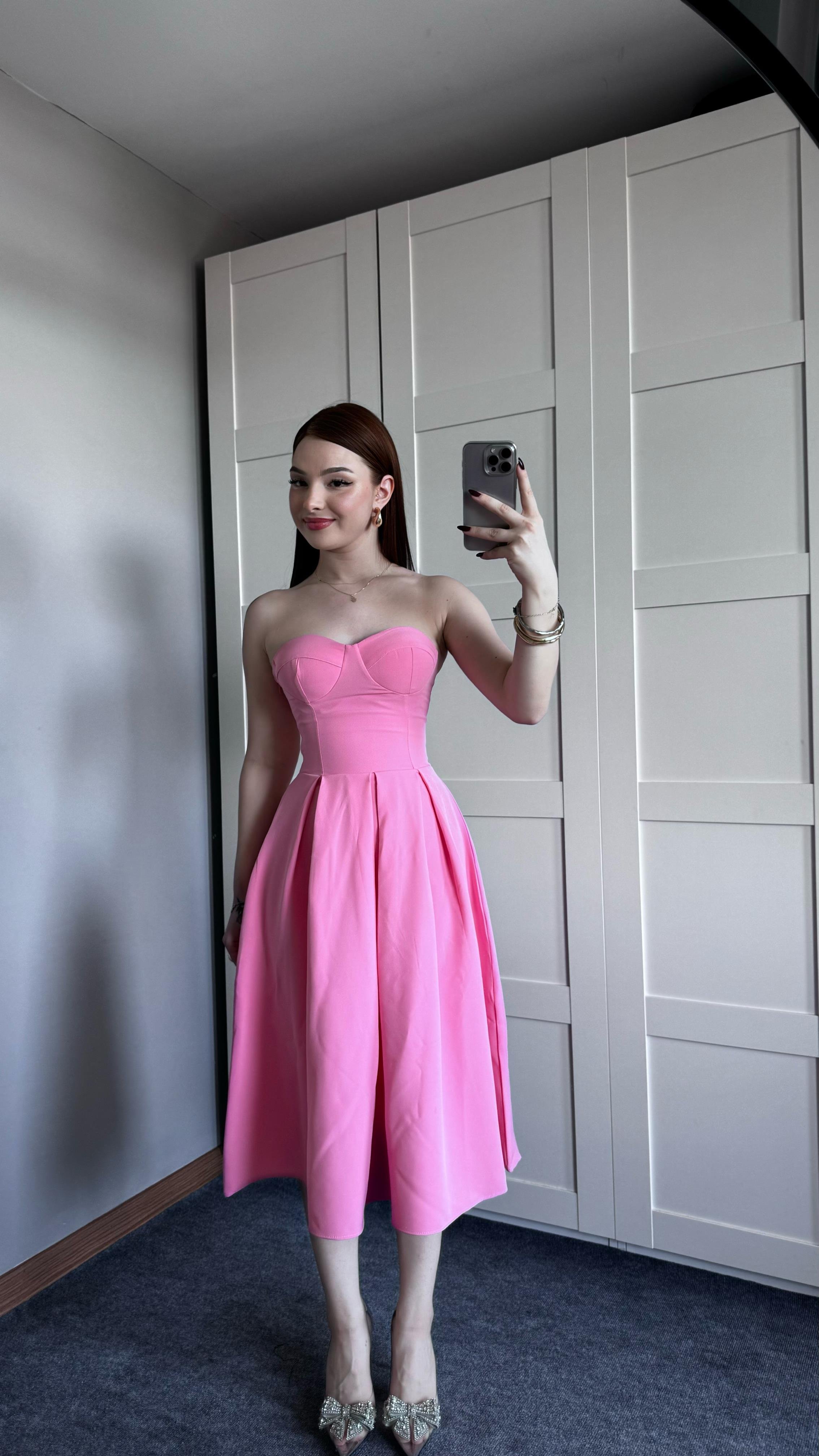 Elizabeth Pembe Elbise 