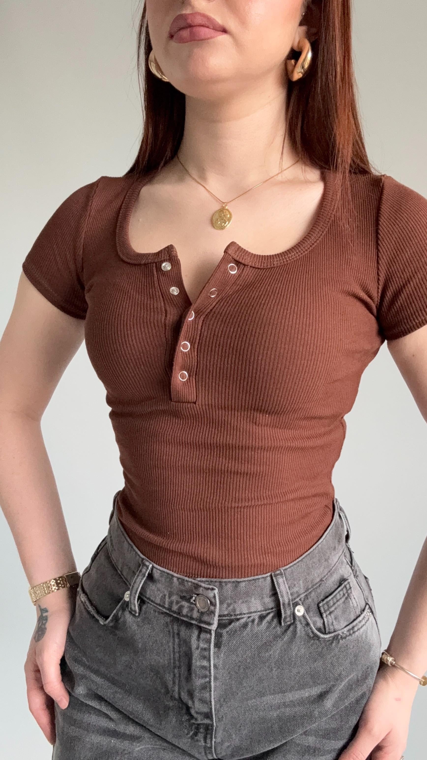 Fitilli Çıtçıtlı Kısa Kol Tişört Kahverengi