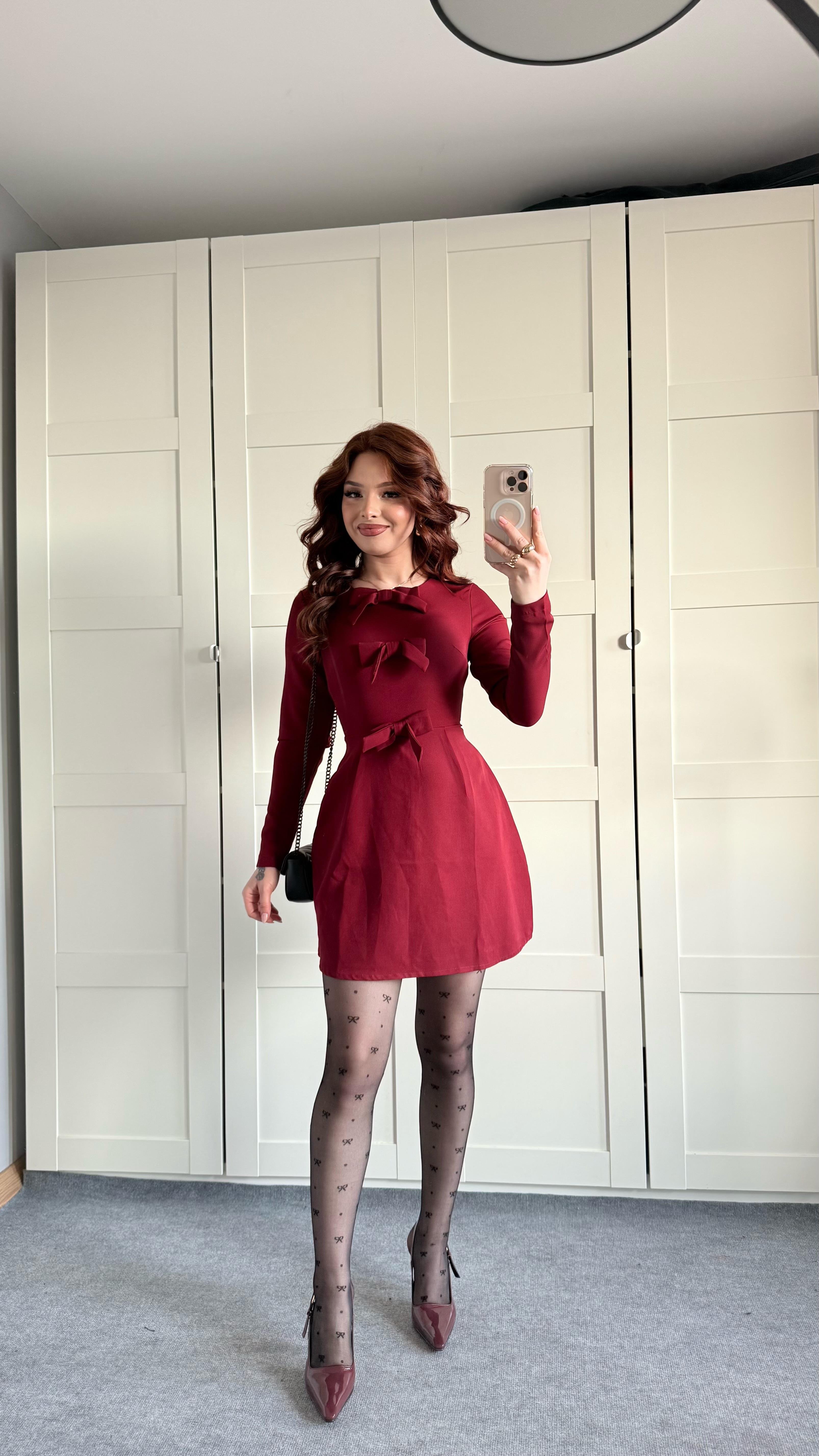 Fiyonlu Yaka Kısa Elbise Bordo