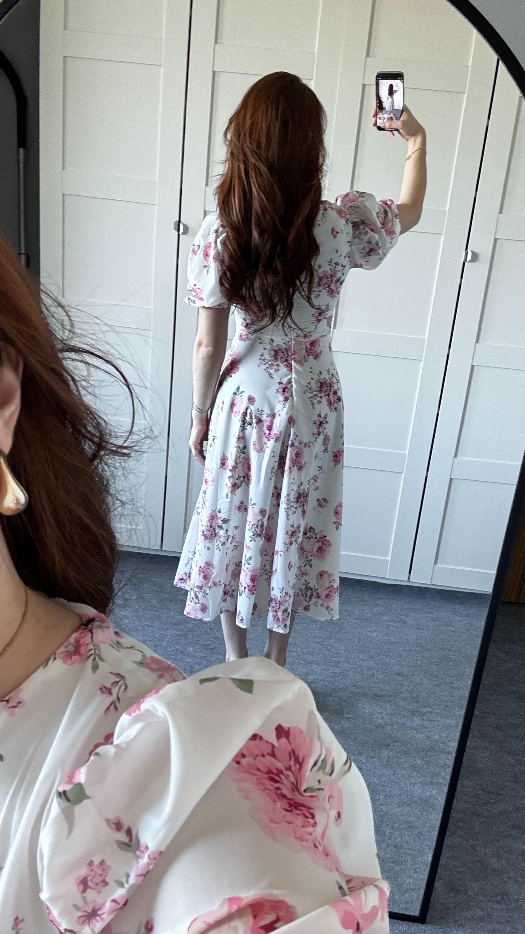 Floating Beyaz Pembe Çiçekli Elbise