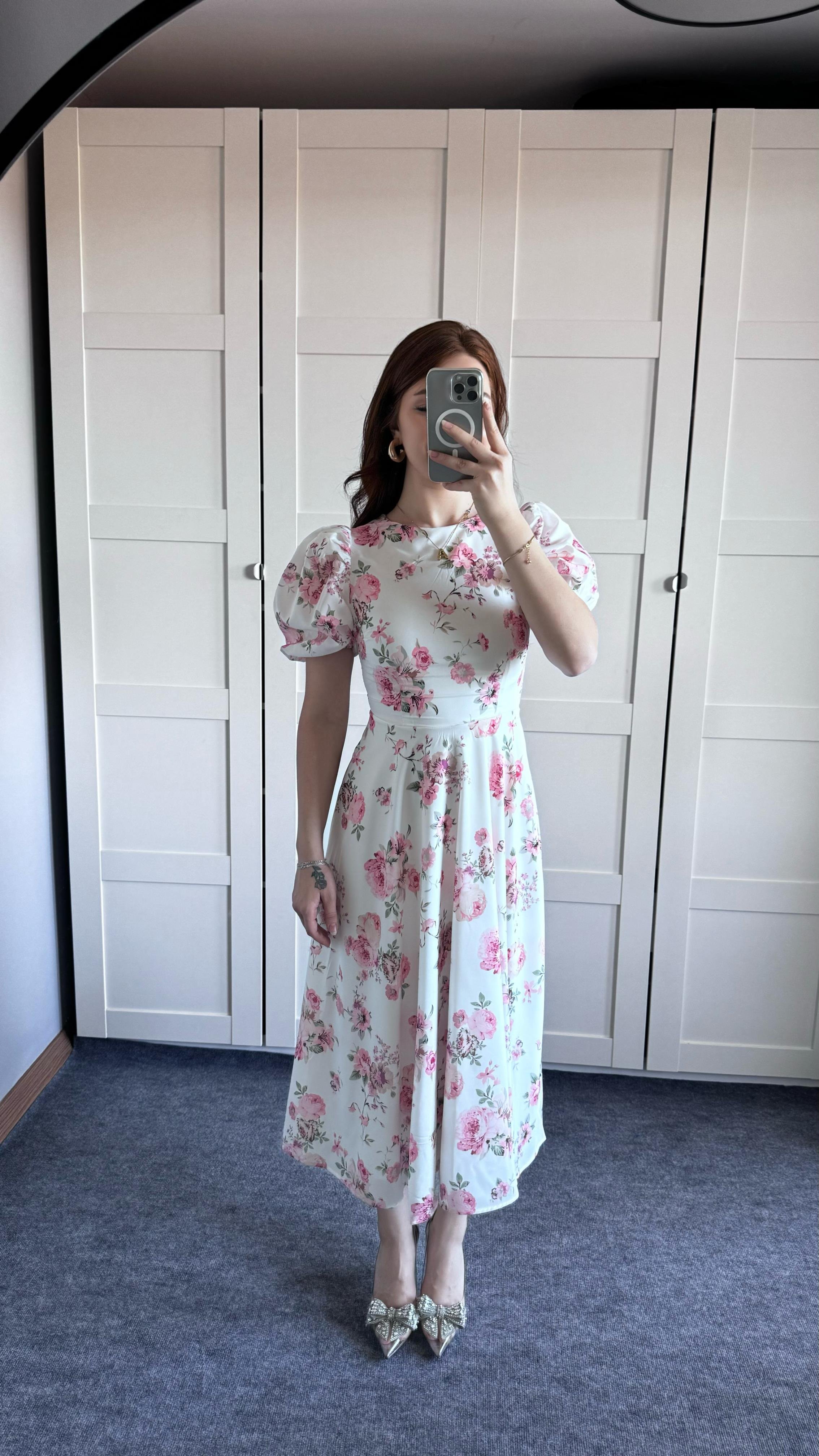 Floating Beyaz Pembe Çiçekli Elbise