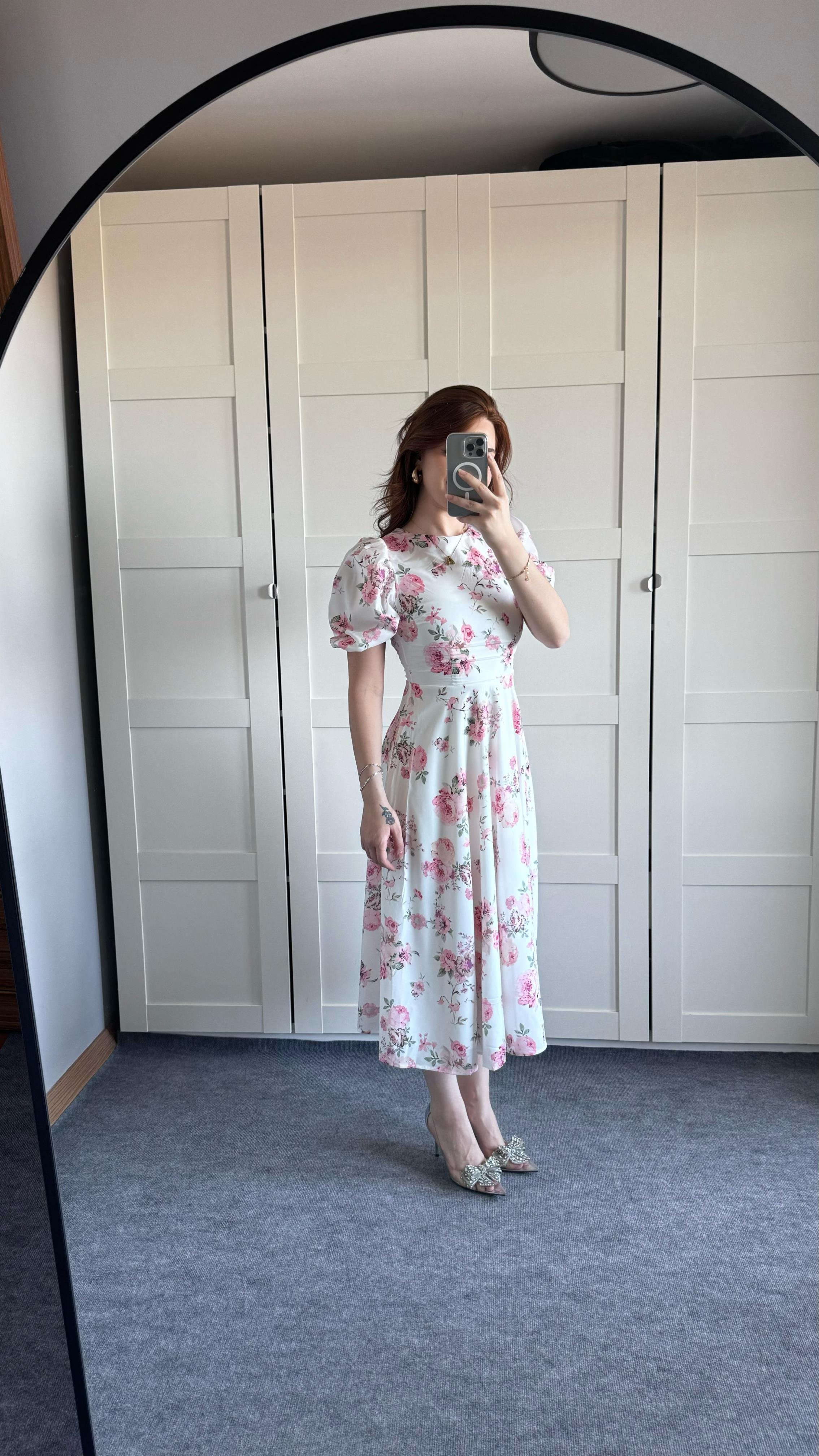 Floating Beyaz Pembe Çiçekli Elbise