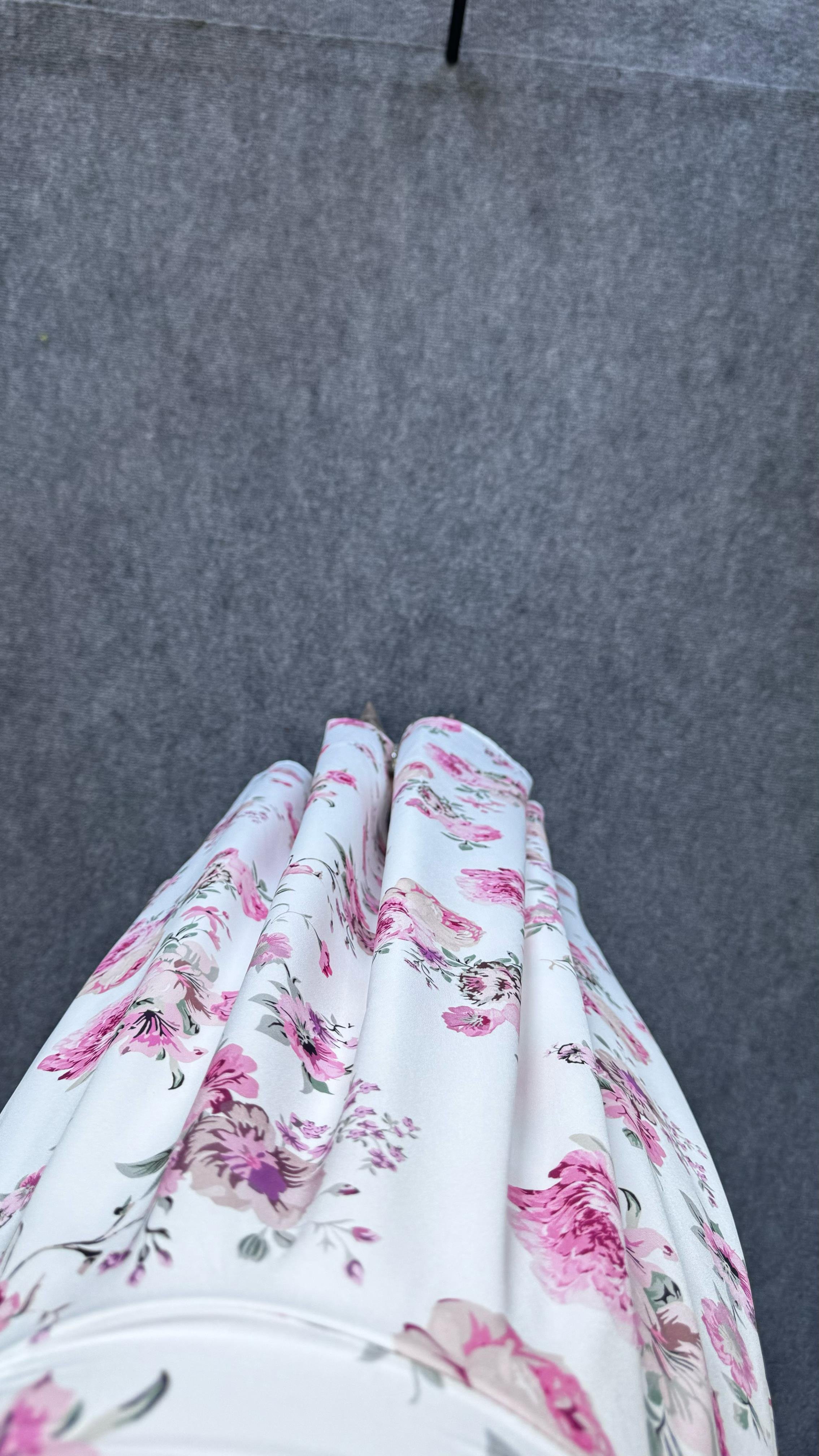 Floating Beyaz Pembe Çiçekli Elbise