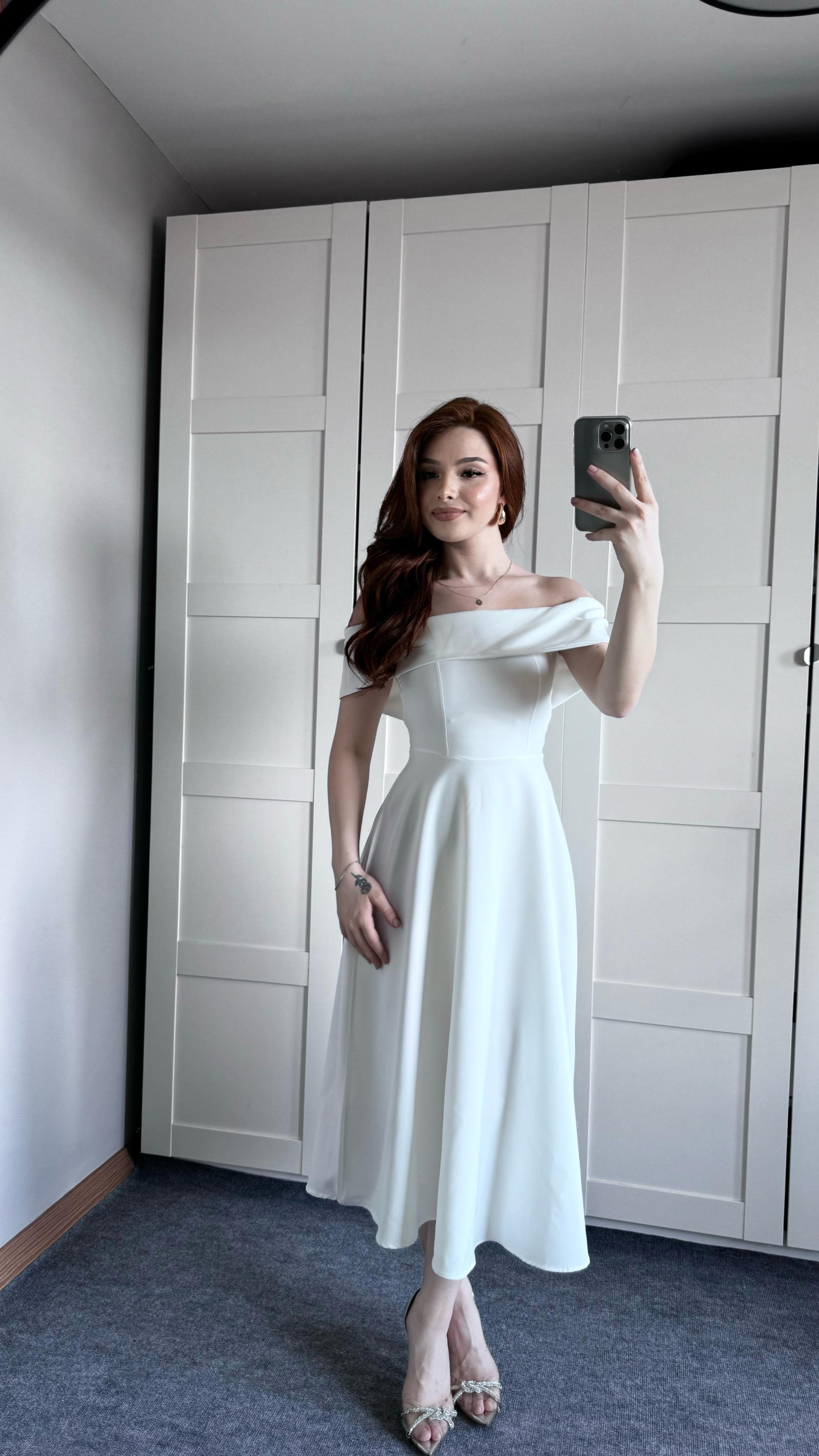 Gala Kayık Omuz Beyaz Elbise