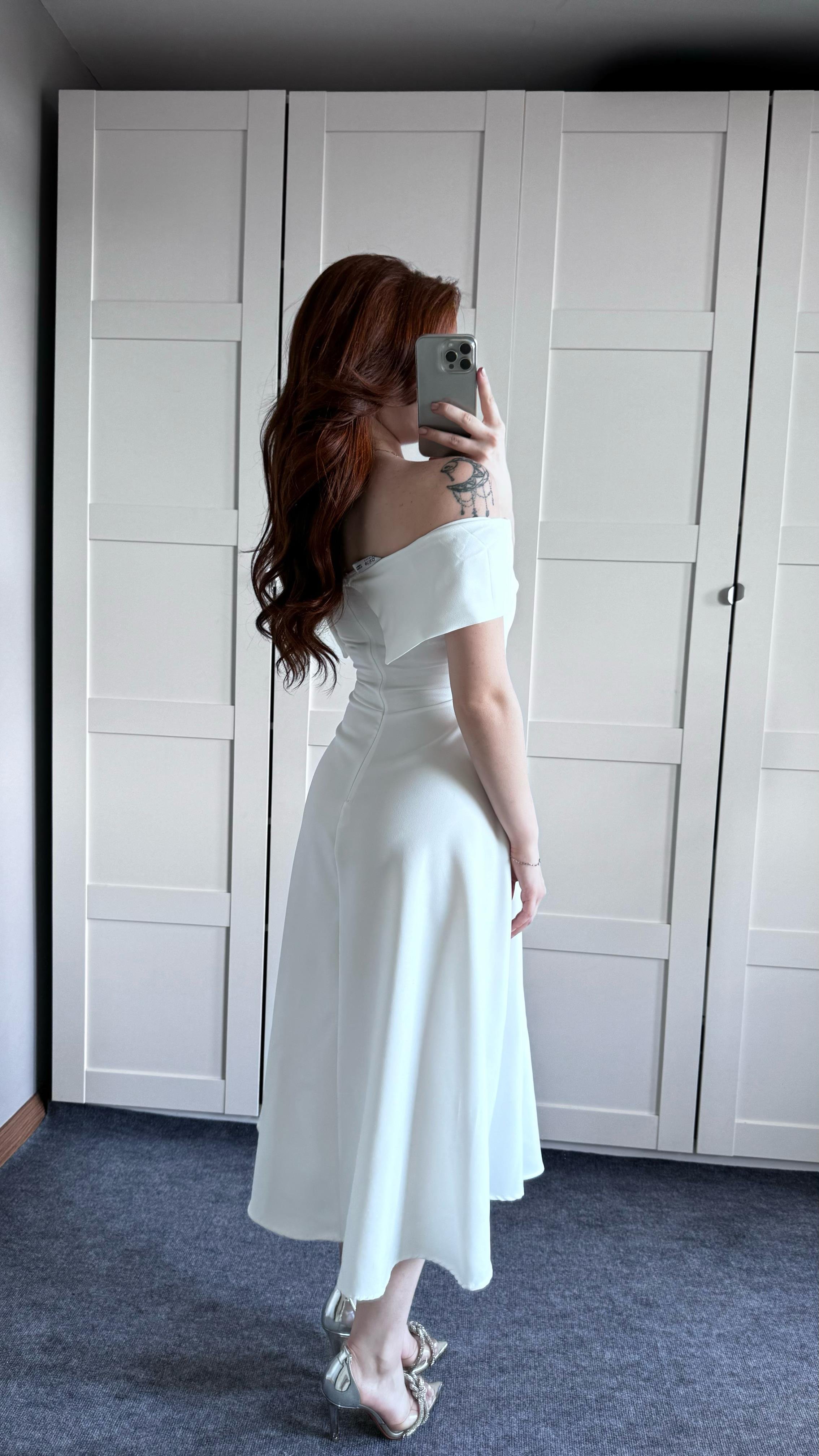 Gala Kayık Omuz Beyaz Elbise