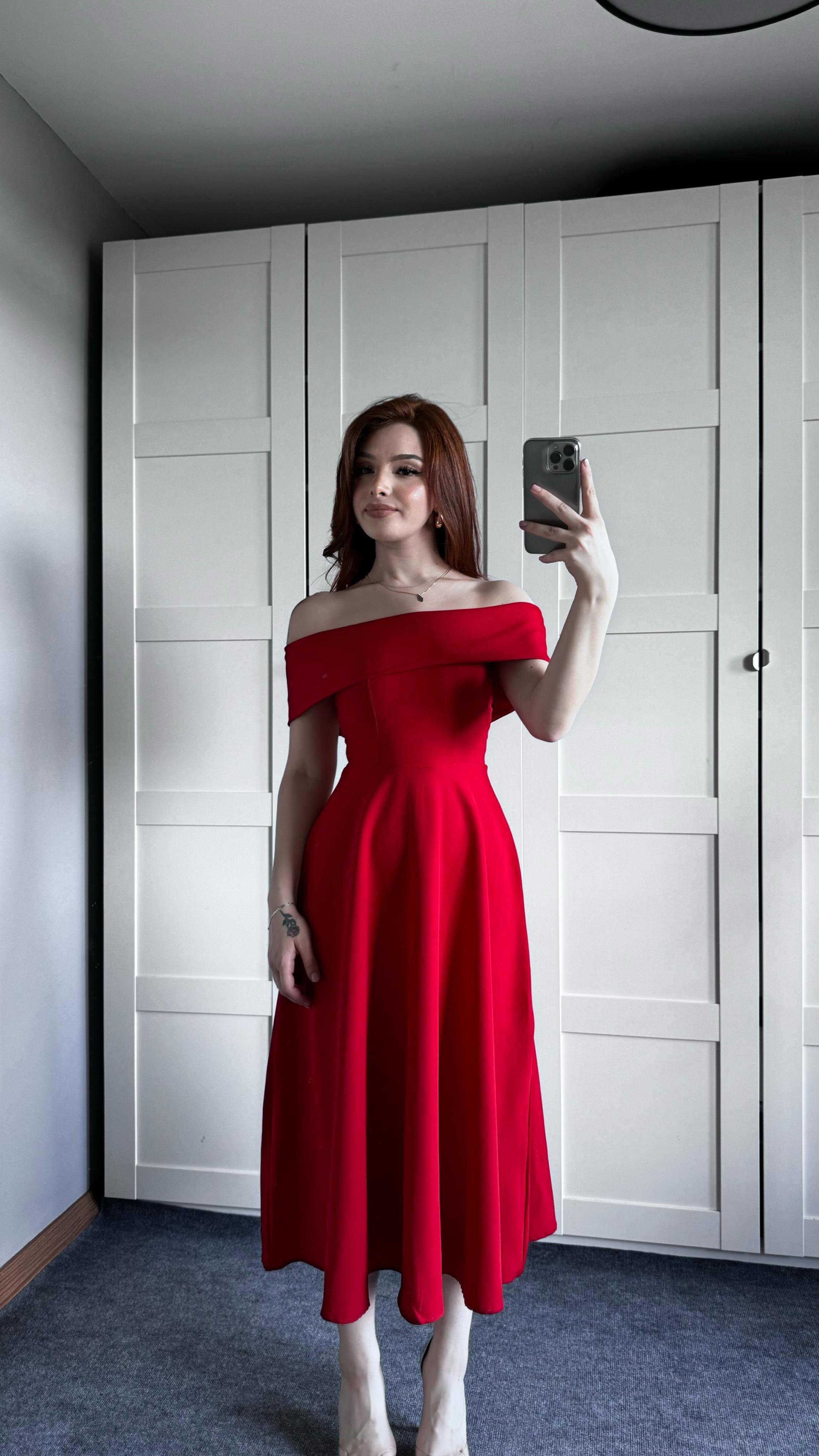 Gala Kayık Omuz Kırmızı Elbise