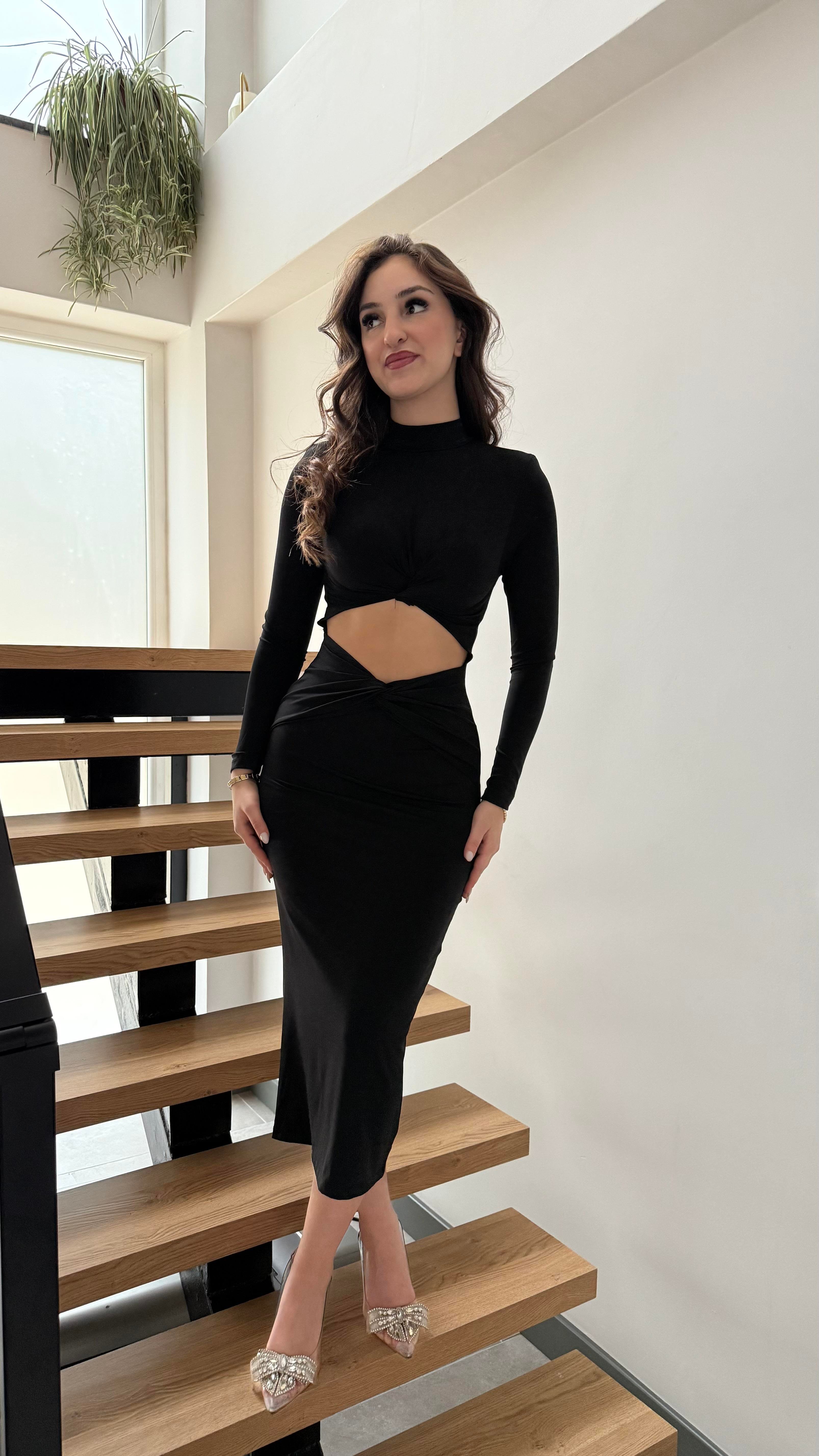 Göbeği Dekolteli Vatkalı Siyah elbise