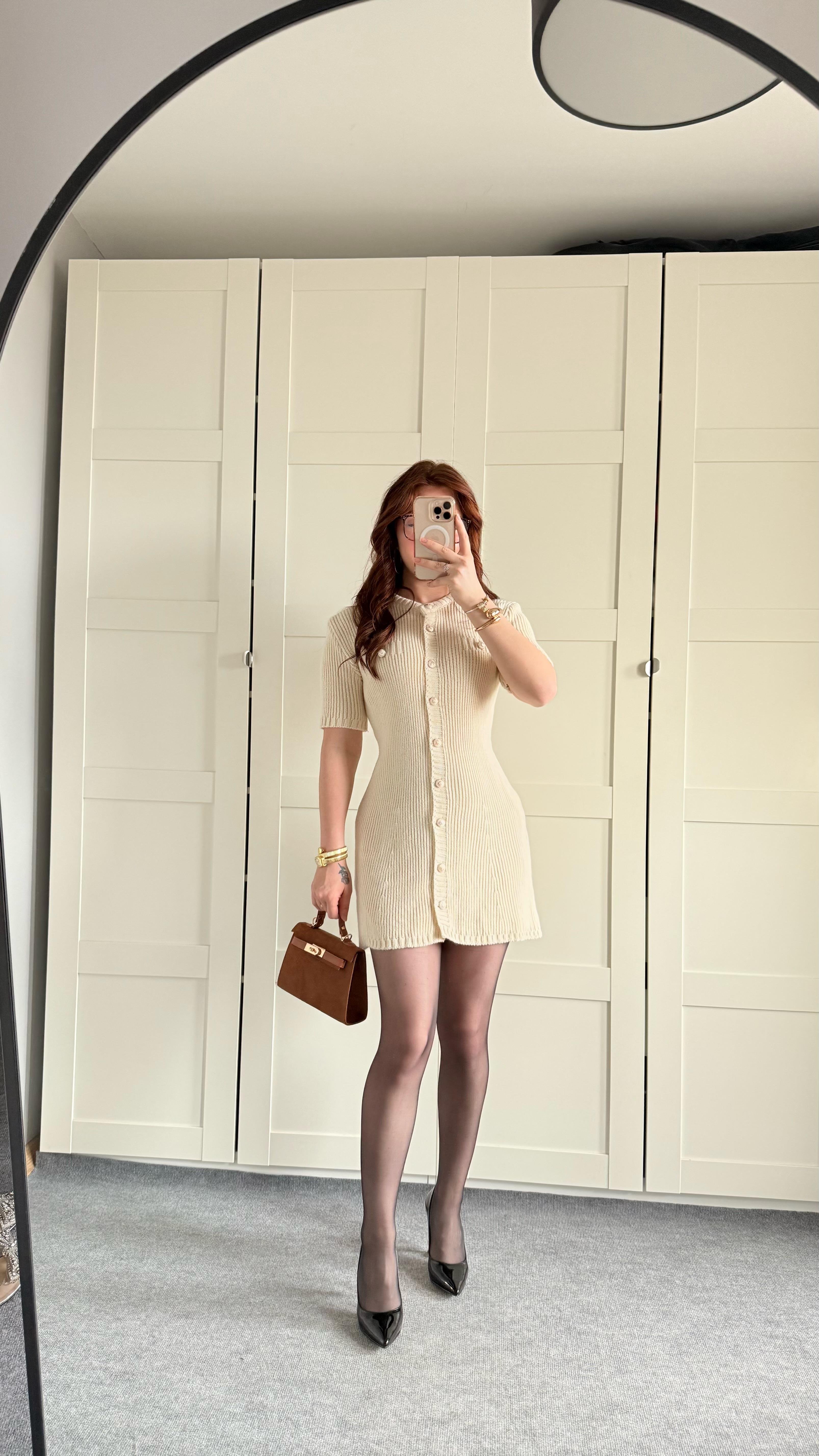 Gold Düğmeli Kısa Triko Örme Elbise Taş