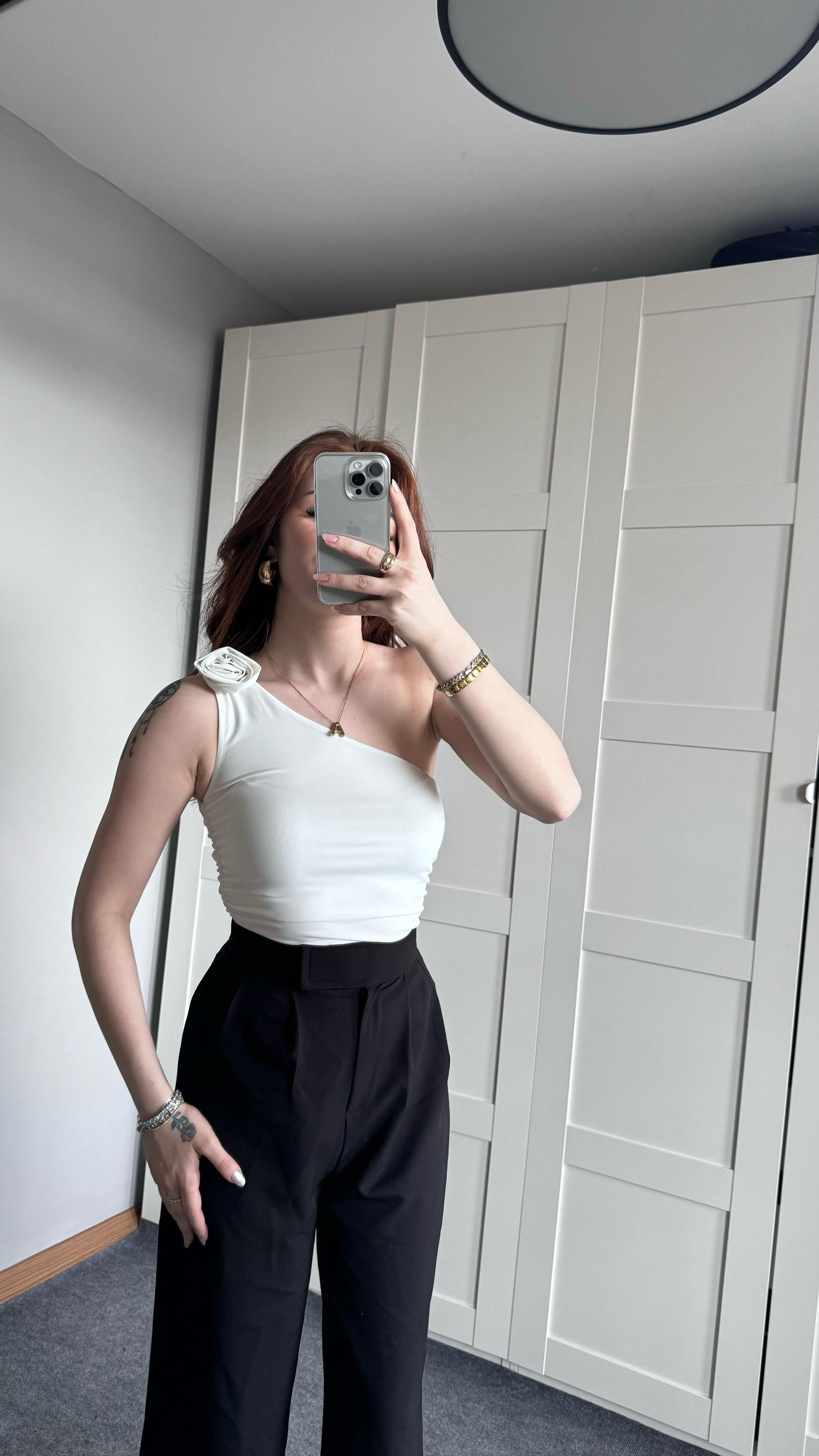 Gül Broş Tek Kol Beyaz