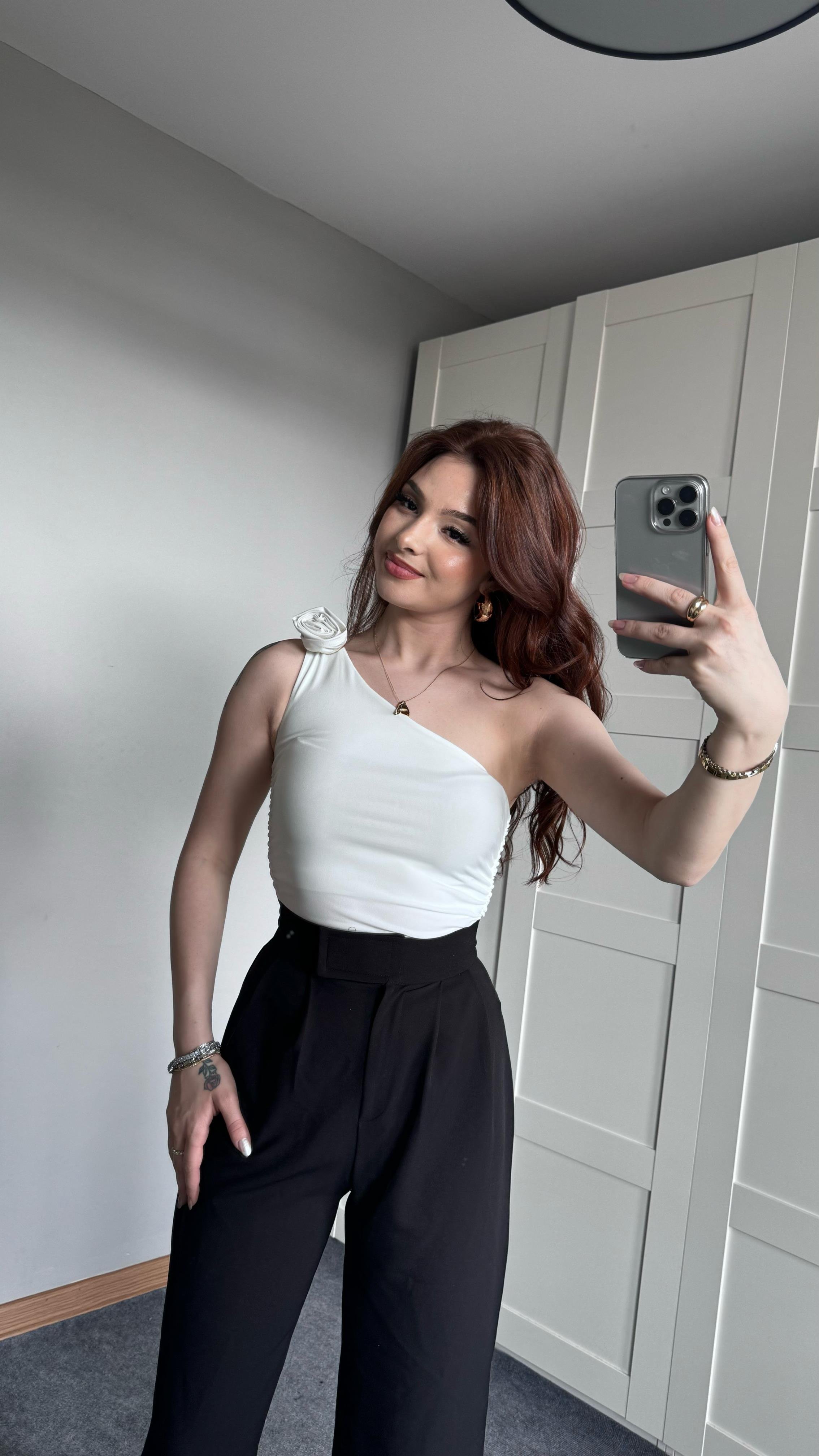 Gül Broş Tek Kol Beyaz