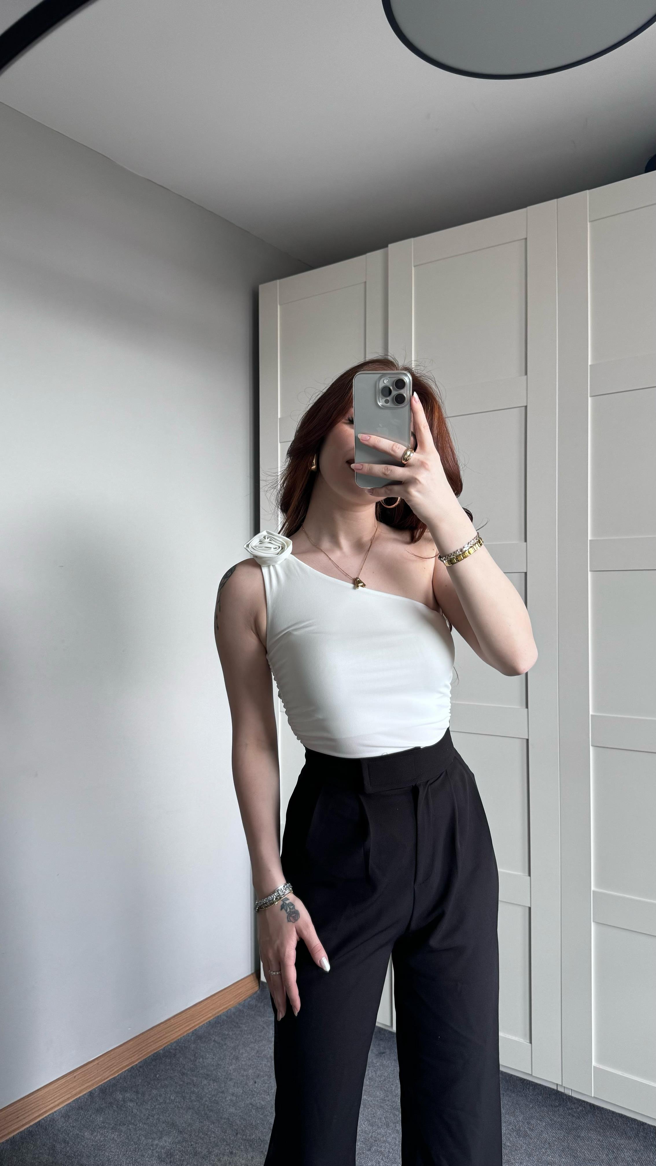 Gül Broş Tek Kol Beyaz
