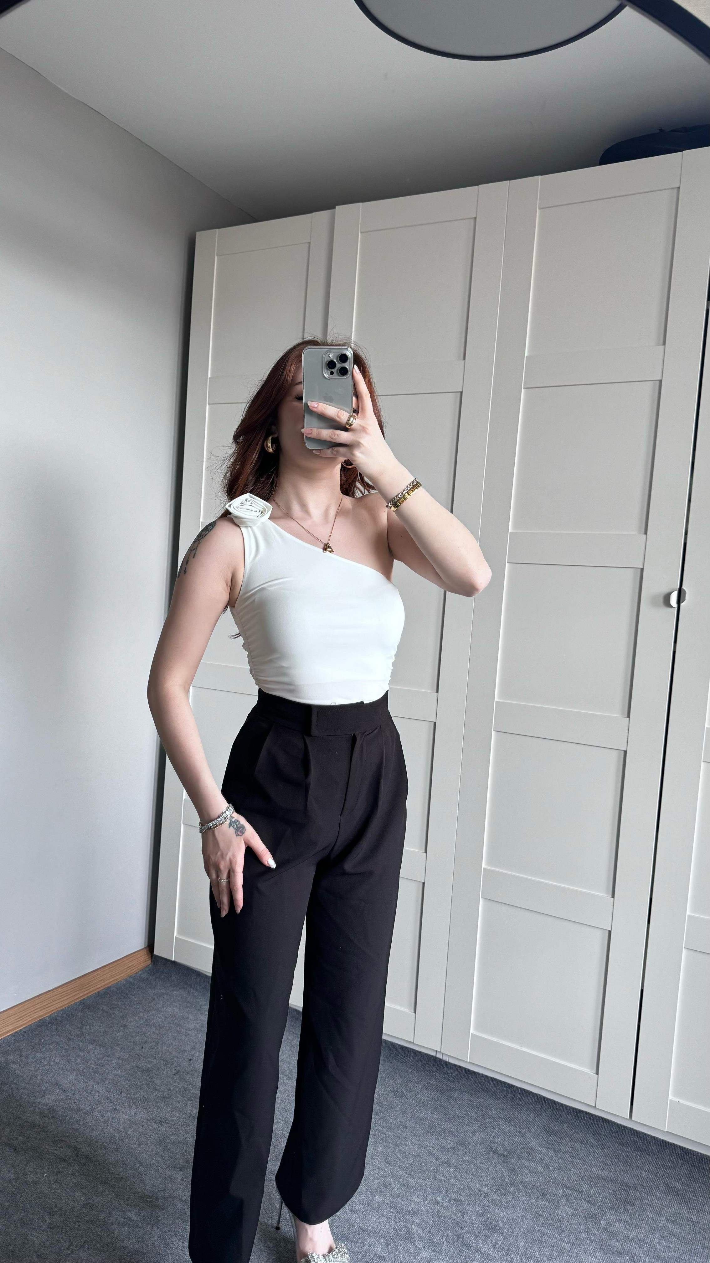 Gül Broş Tek Kol Beyaz
