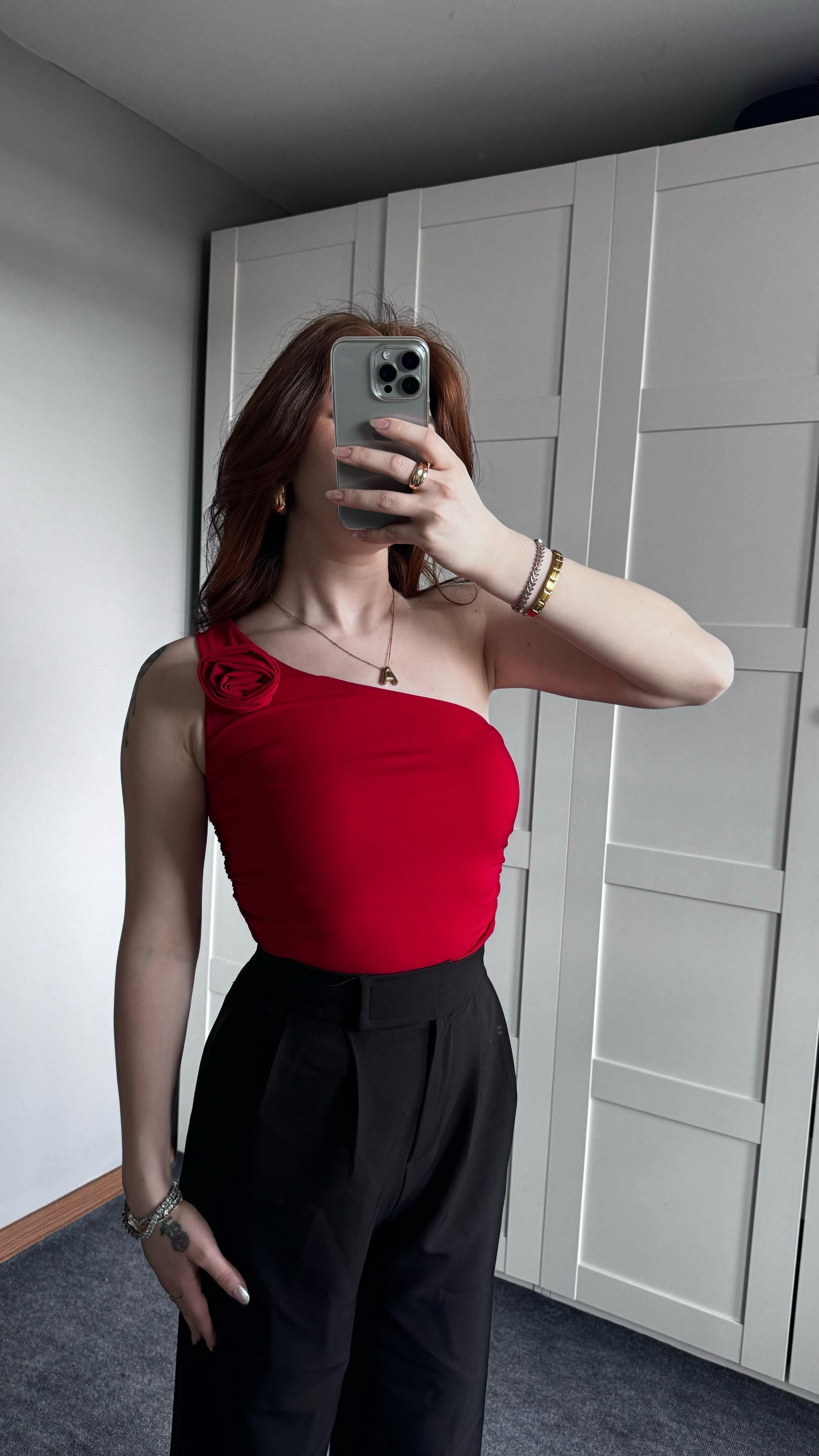 Gül Broş Tek Kol kırmızı