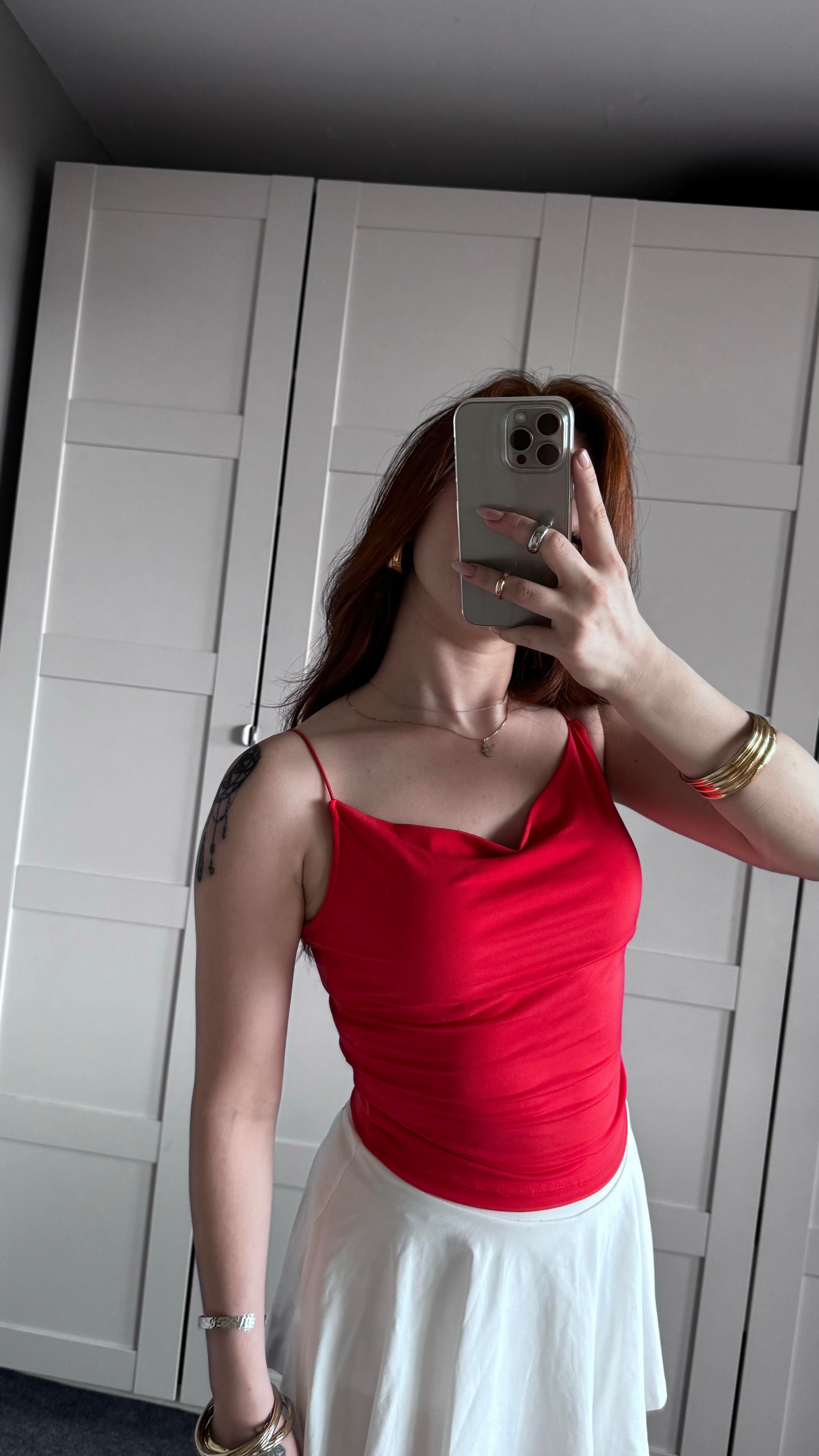 İp Askılı Degaje Yaka Nar Çiçeği Crop