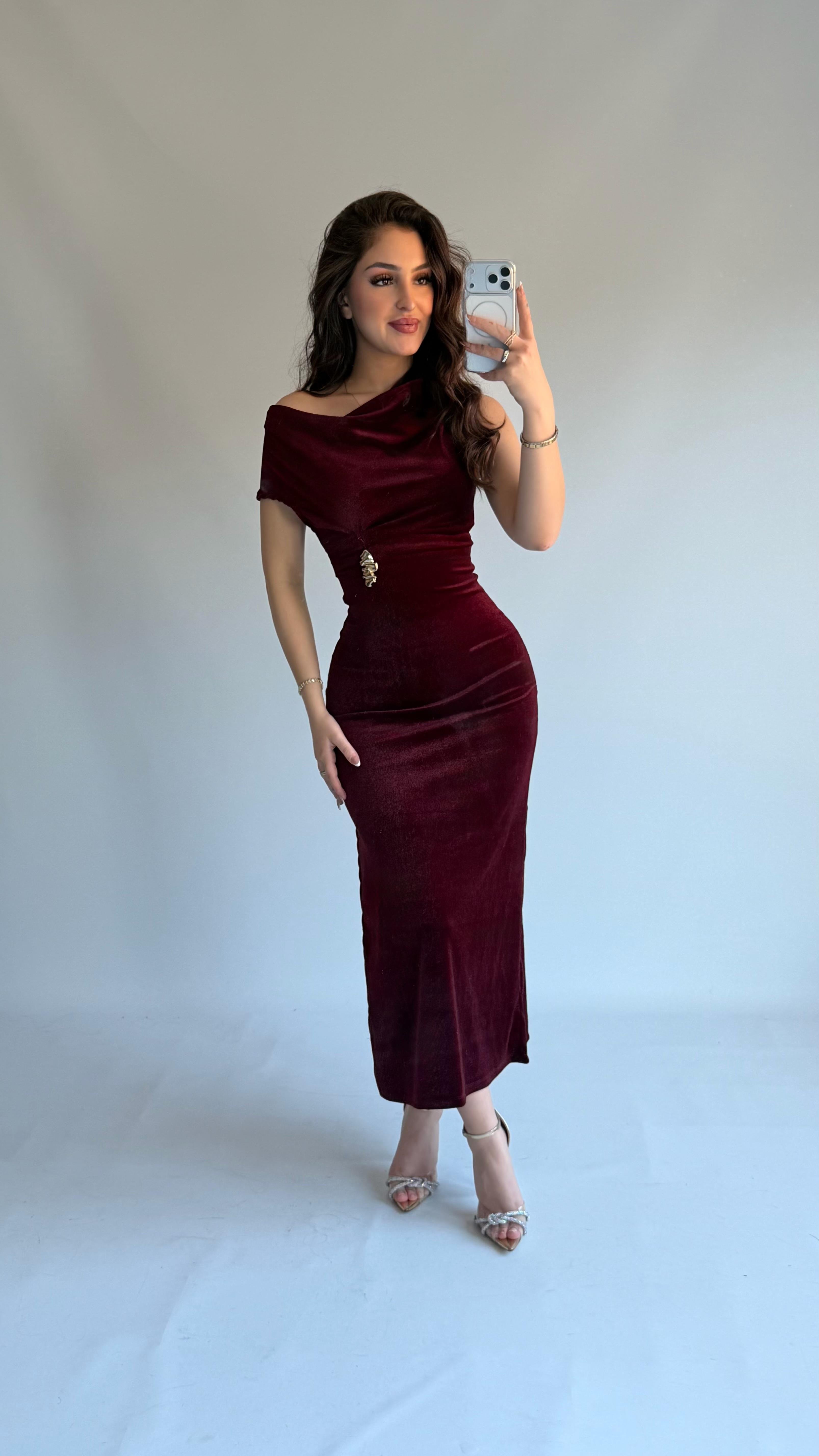 Kadife Tokalı Elbise Bordo