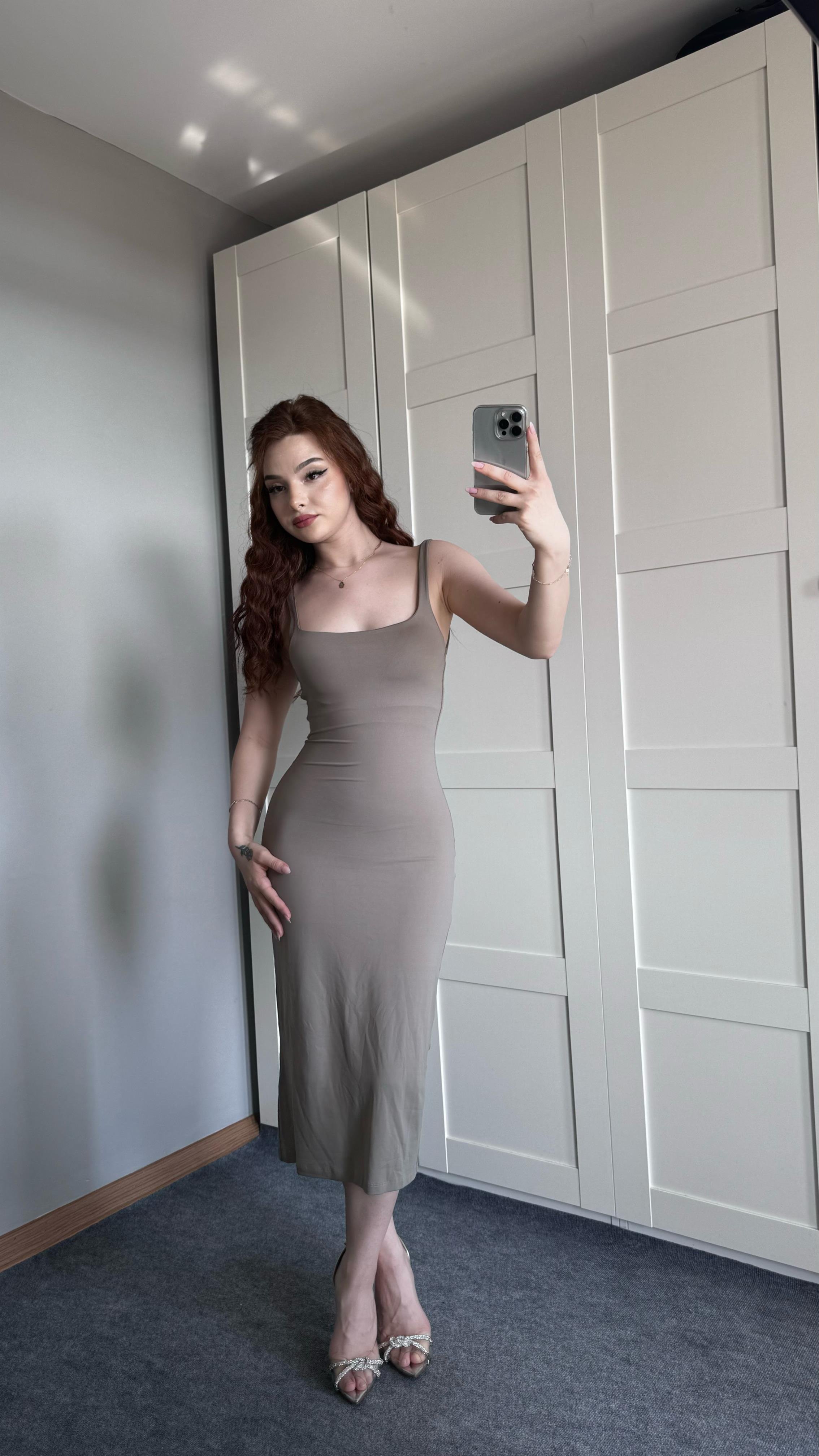 Kare Yaka Askılı Midi Bej Elbise