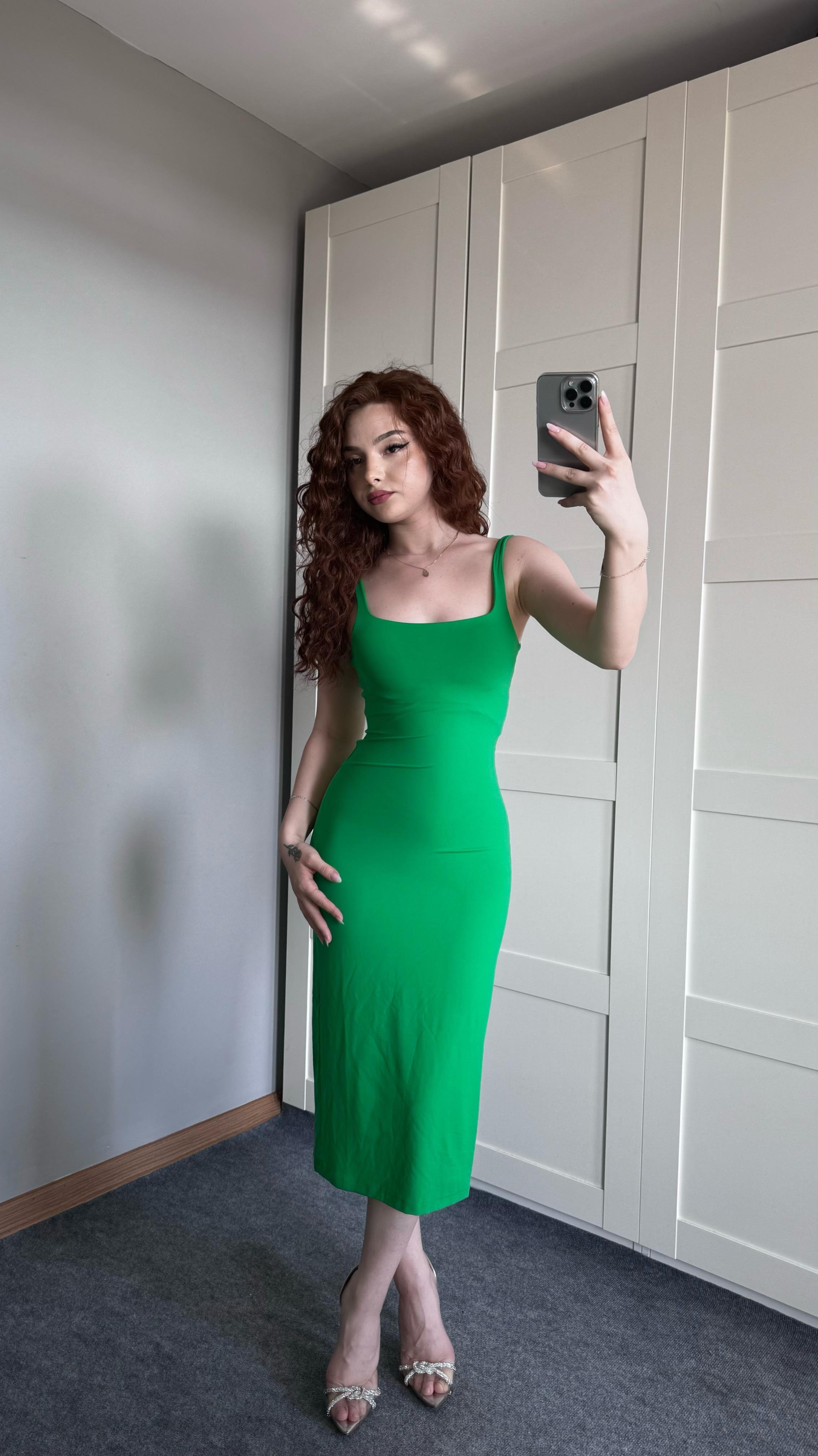 Kare Yaka Askılı Midi Yeşil Elbise