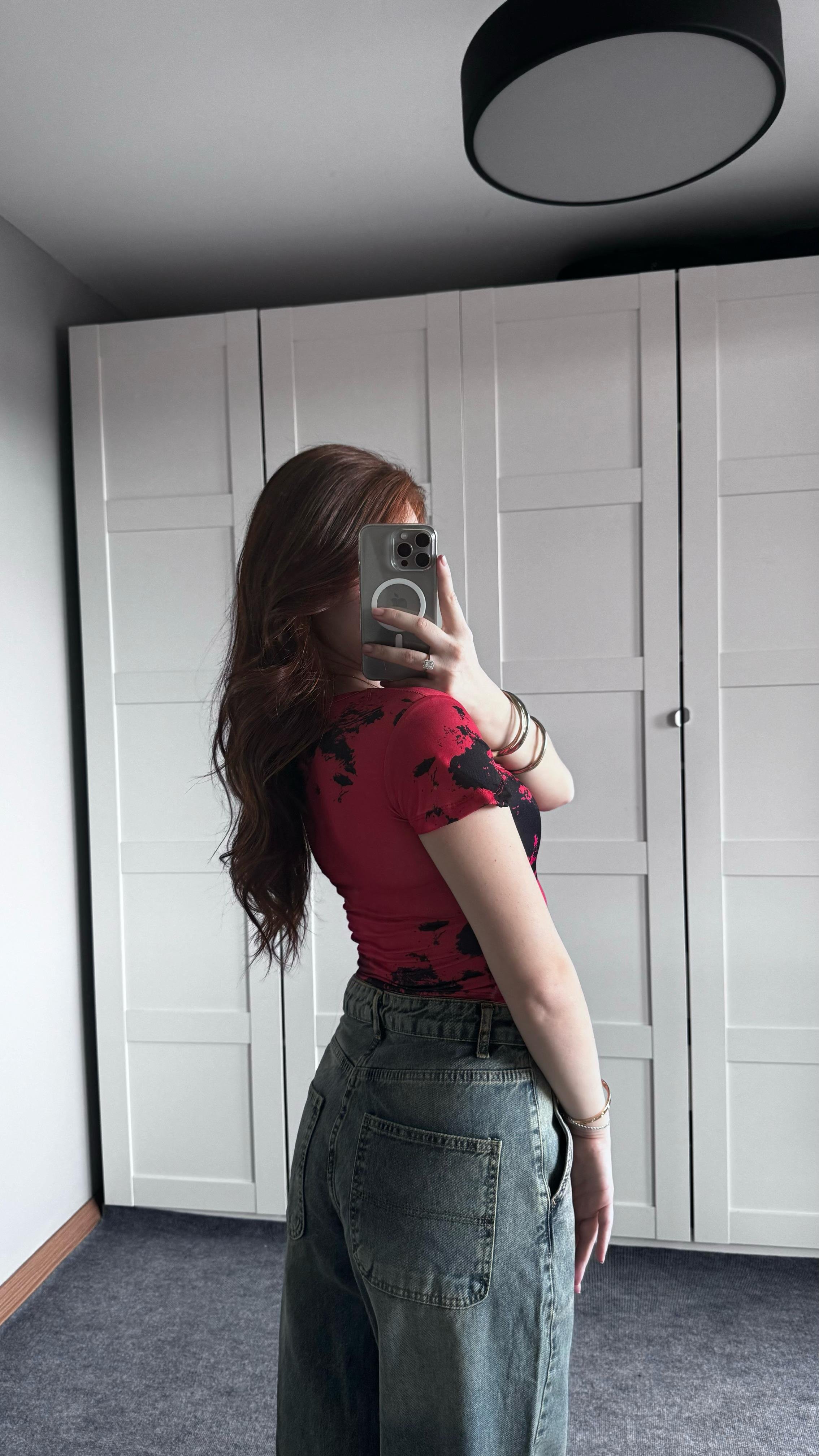 Kare Yaka Batik Kırmızı Crop