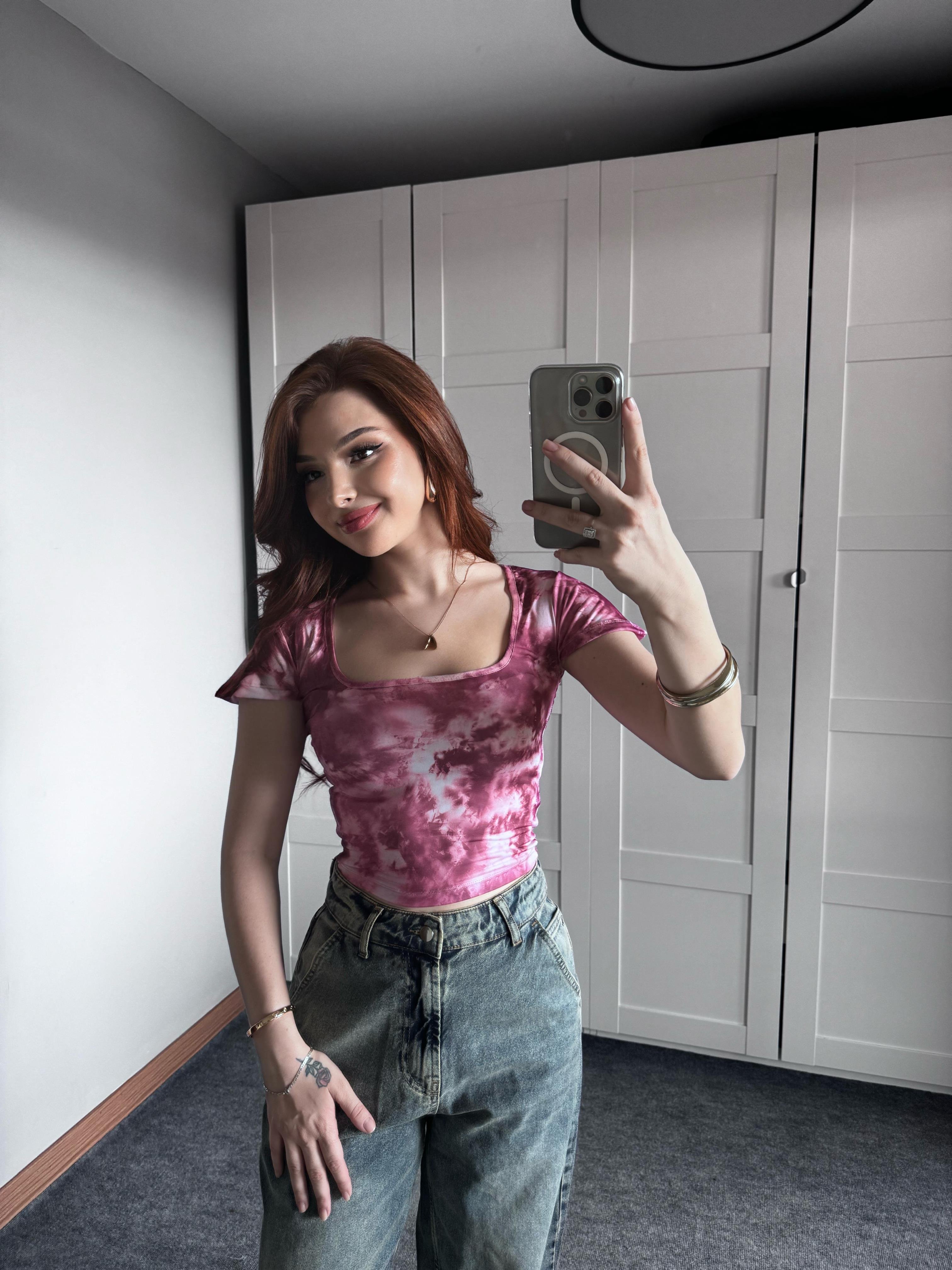 Kare Yaka Batik Pembe Beyaz Crop