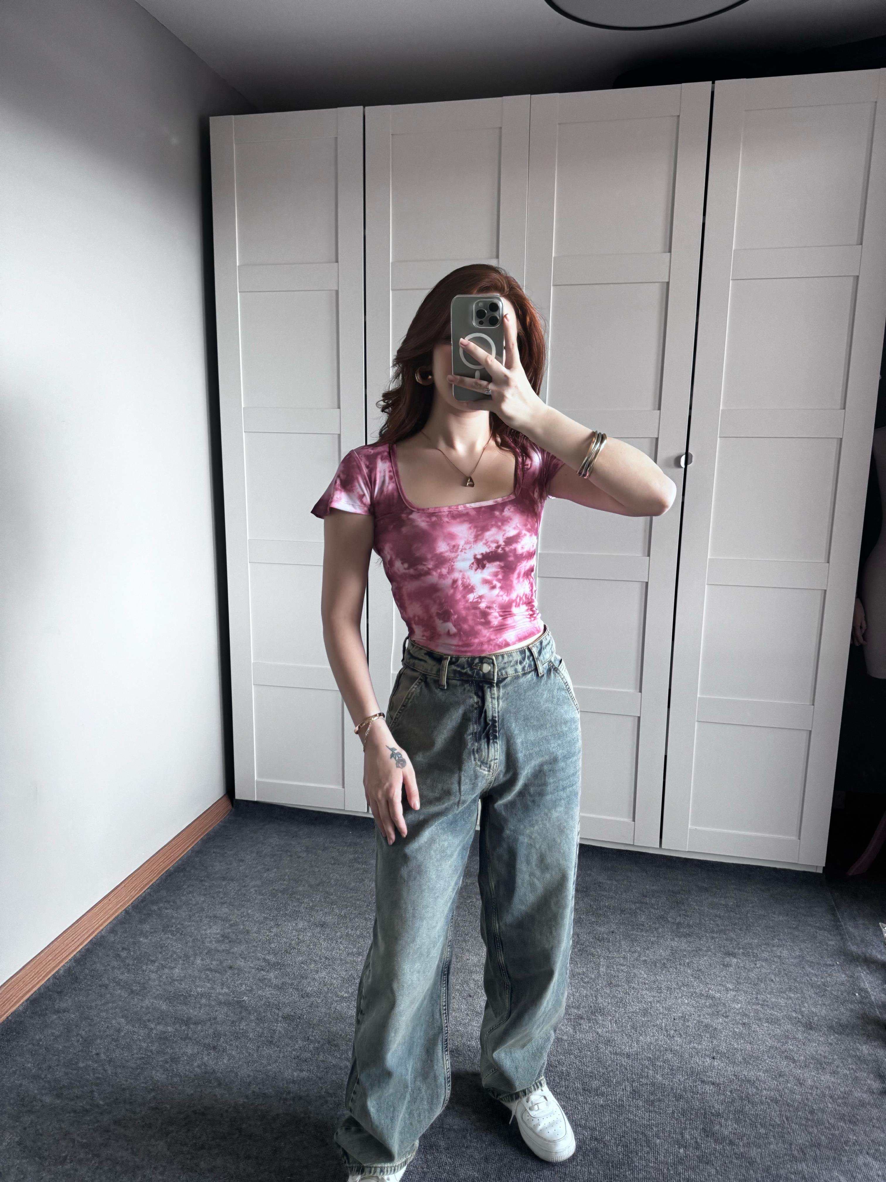 Kare Yaka Batik Pembe Beyaz Crop