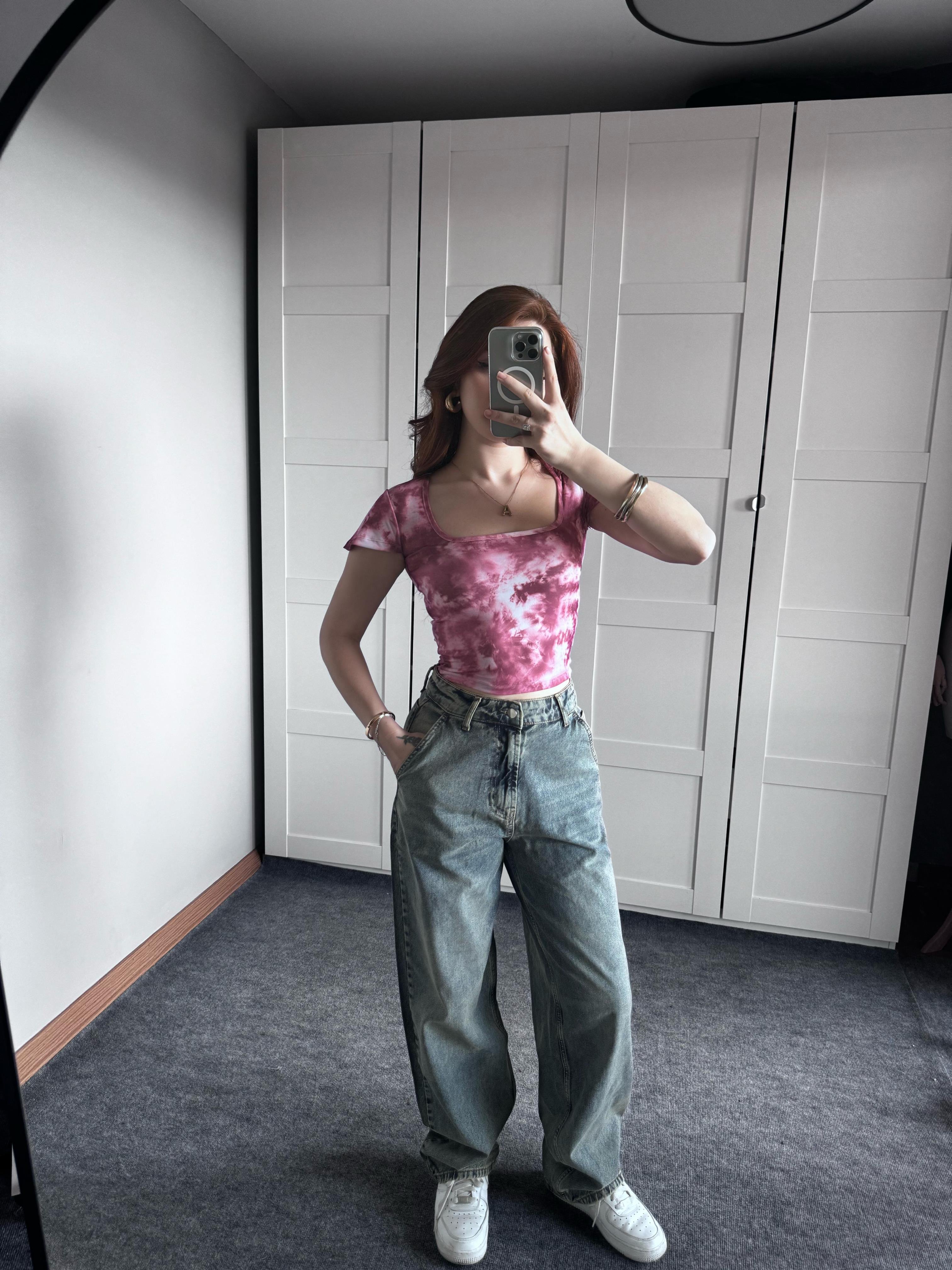Kare Yaka Batik Pembe Beyaz Crop