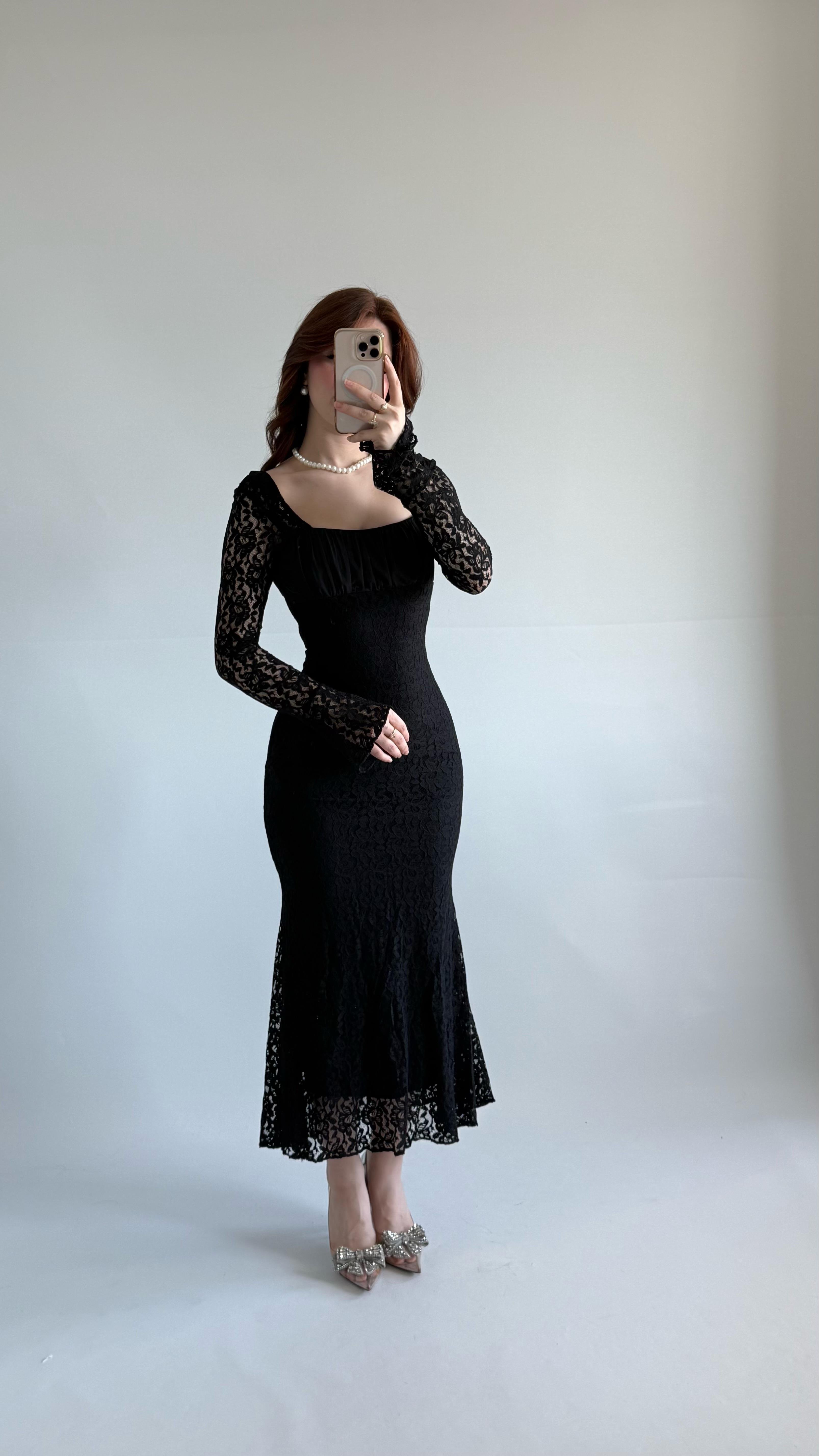 Kare Yaka Dantel Midi Elbise Siyah