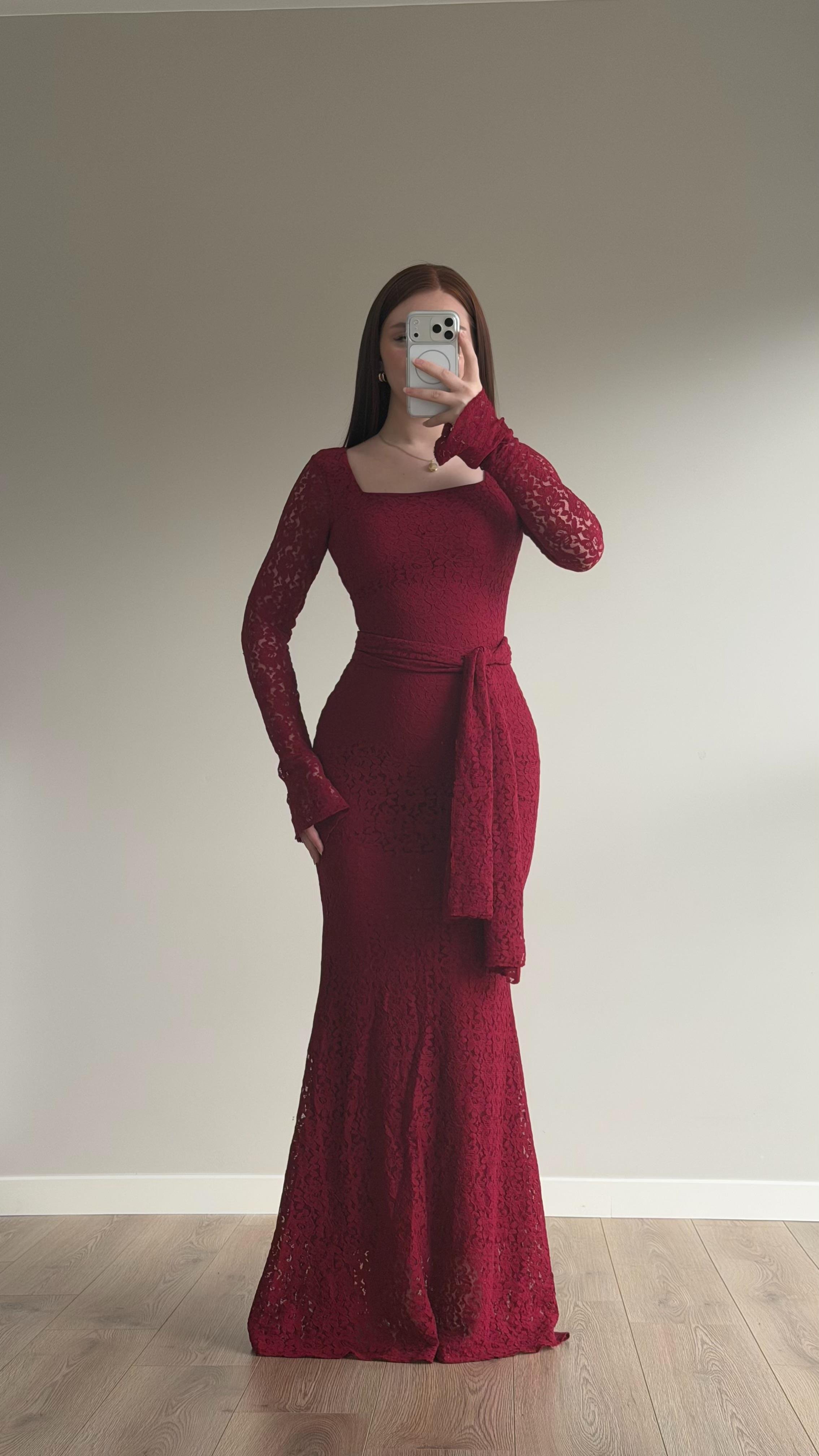 Kare Yaka Fularlı Dantel Uzun Elbise Bordo