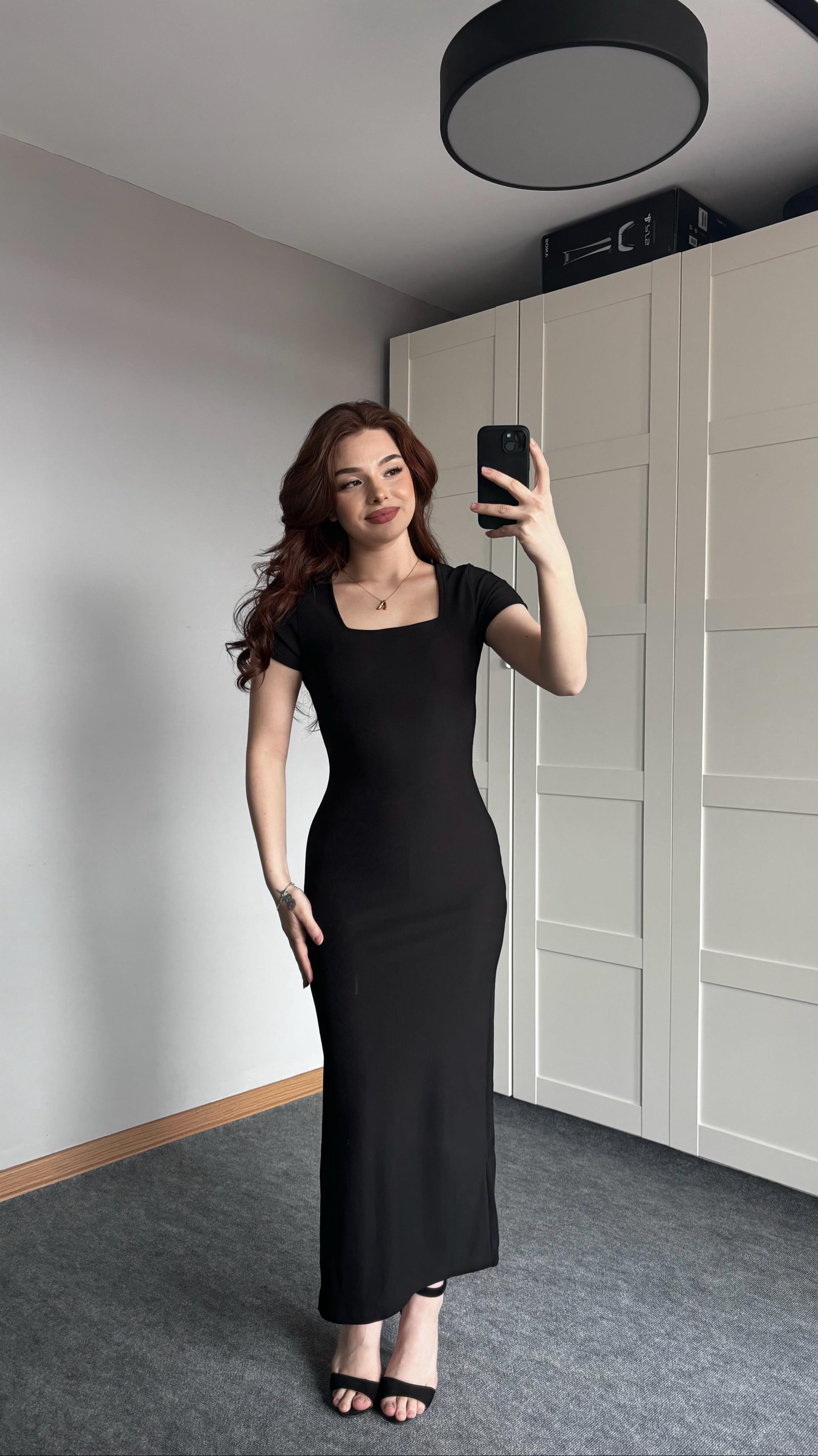 Kare Yaka Kısa Kol Siyah Elbise