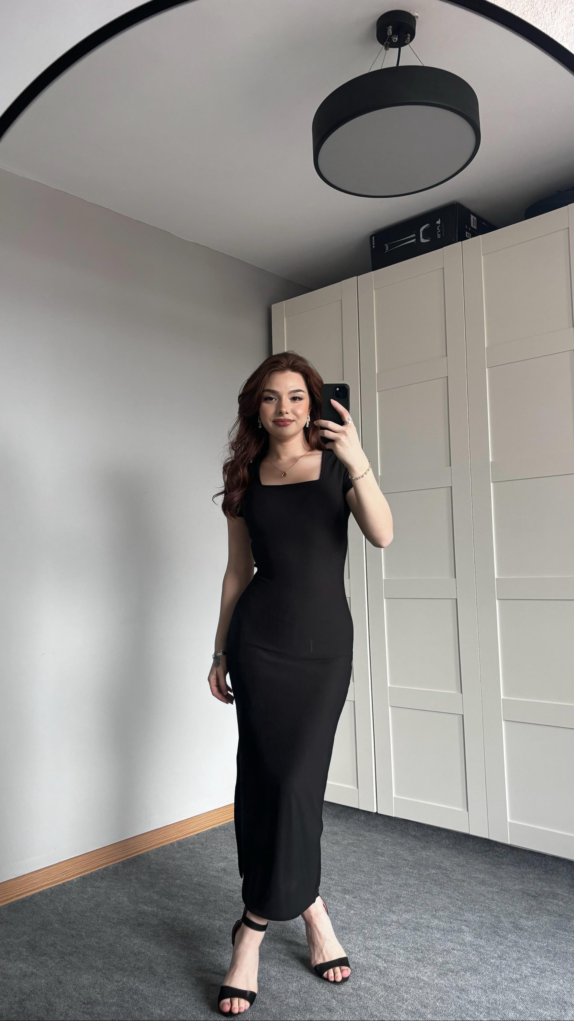 Kare Yaka Kısa Kol Siyah Elbise