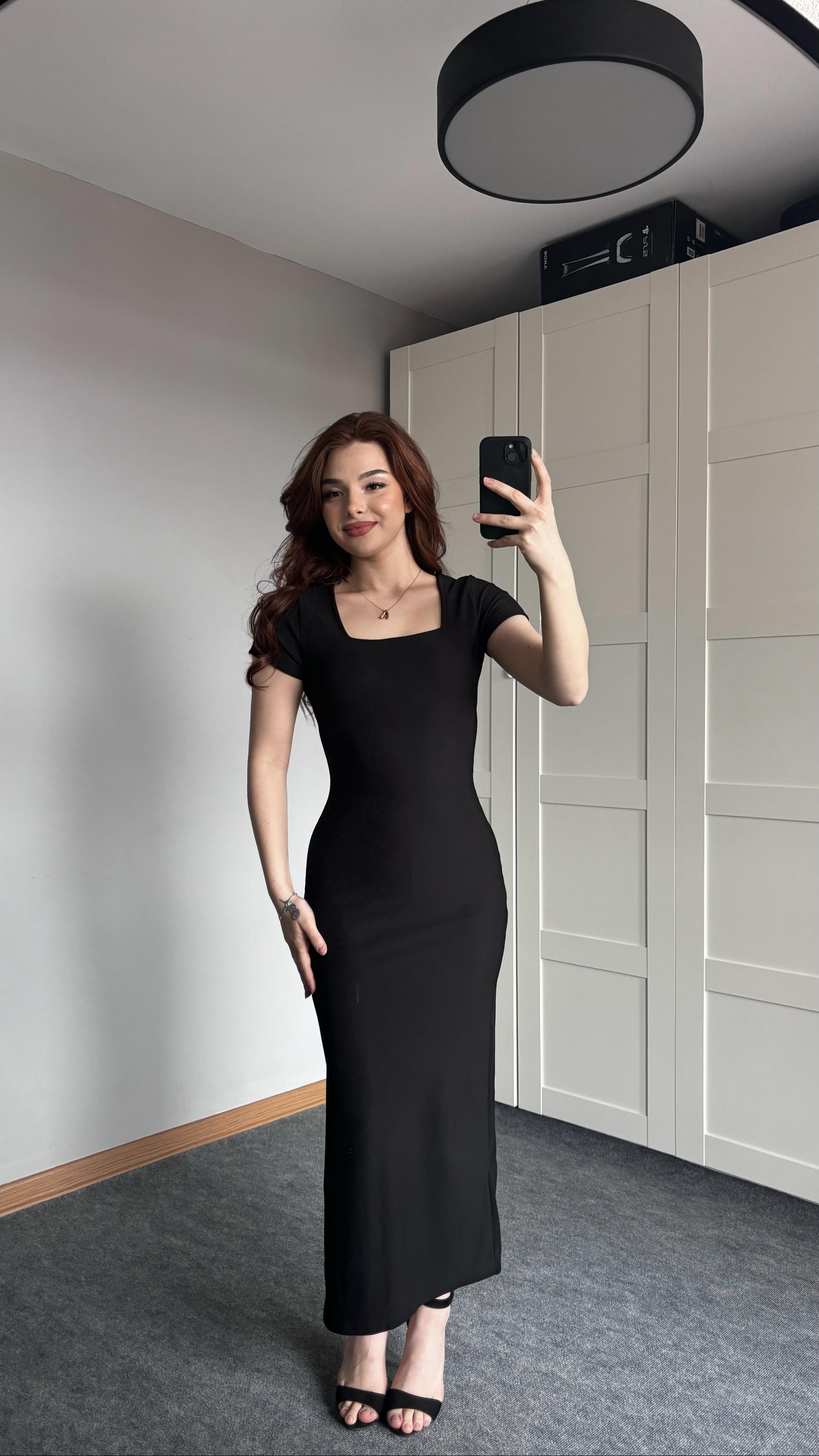 Kare Yaka Kısa Kol Siyah Elbise
