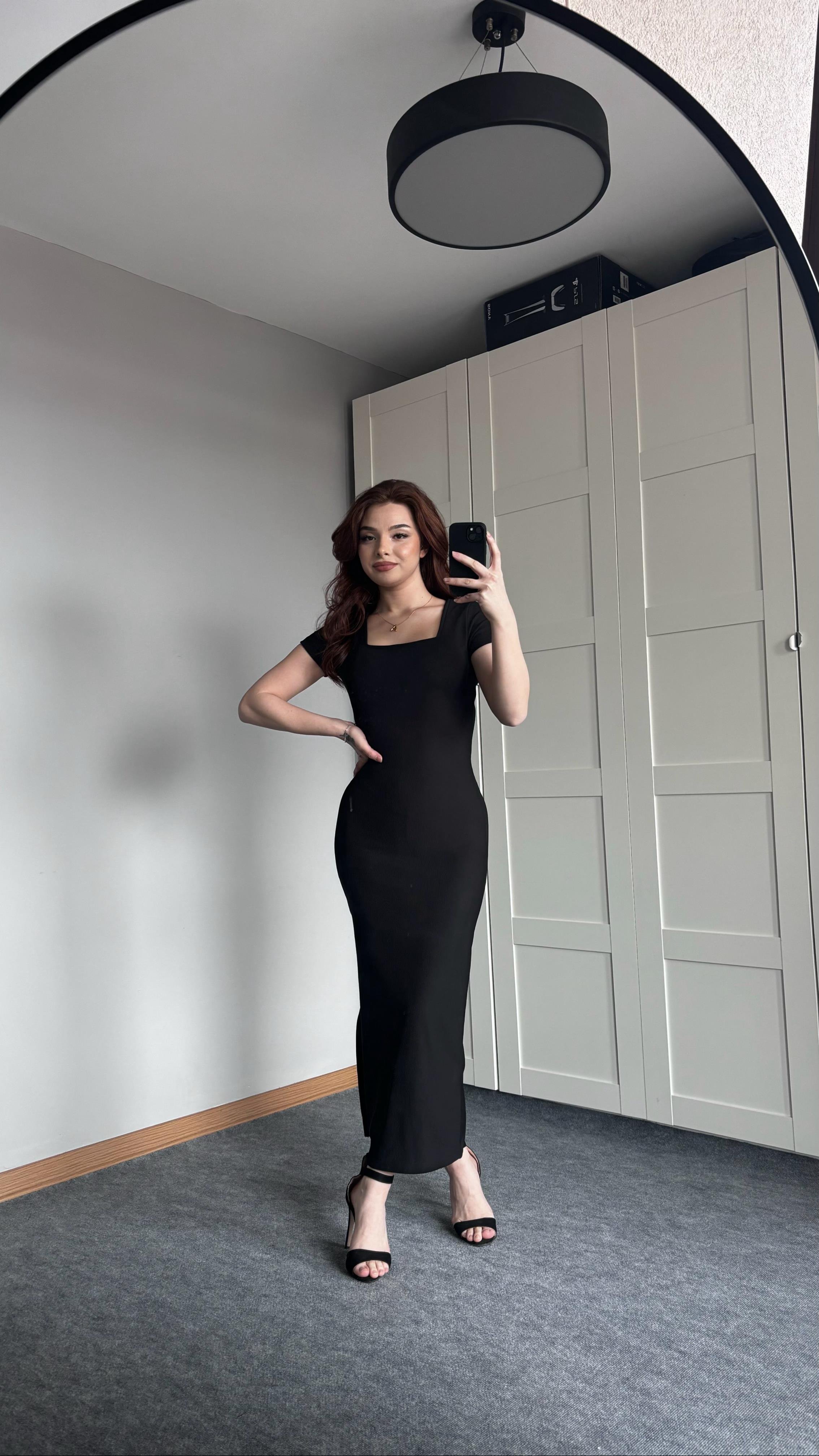 Kare Yaka Kısa Kol Siyah Elbise