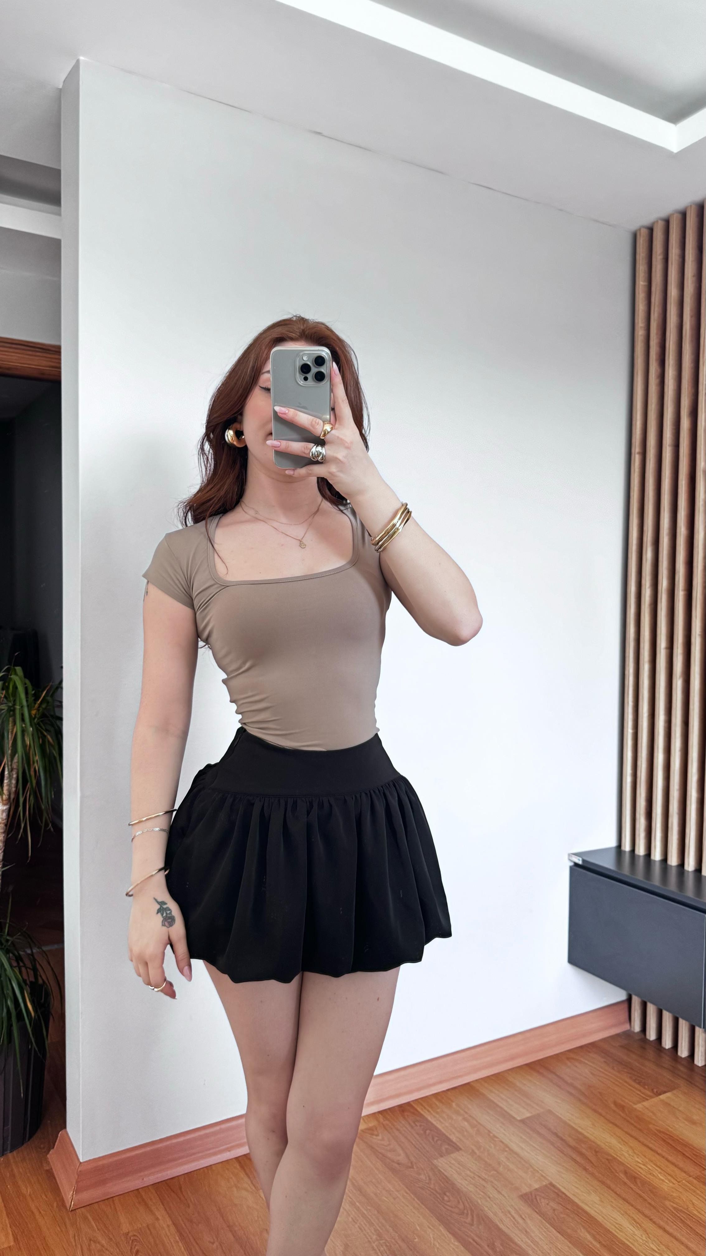 Kare Yaka Sandy Bej Tişört