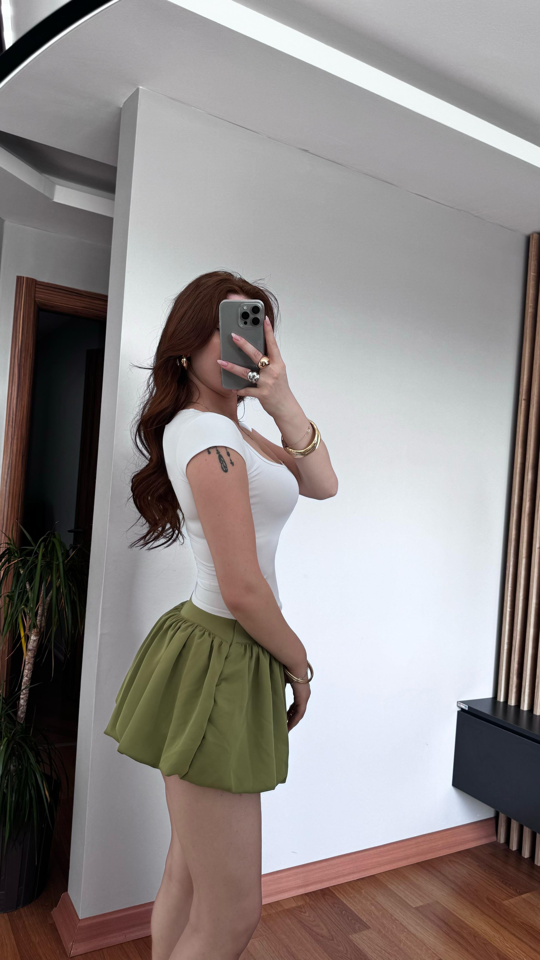 Kare Yaka Sandy Beyaz Tişört 