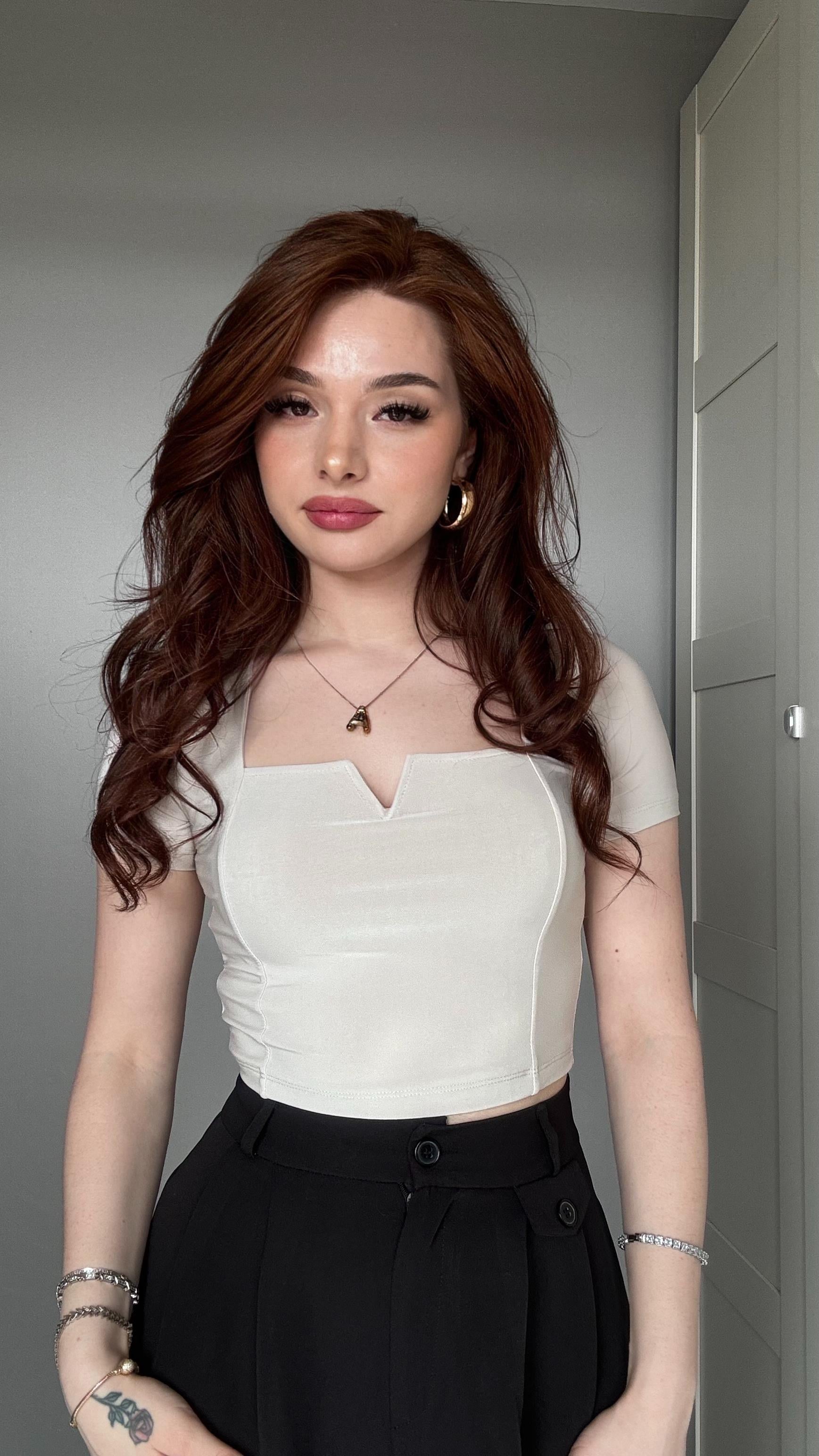 Kare Yaka V Demir Bej Crop