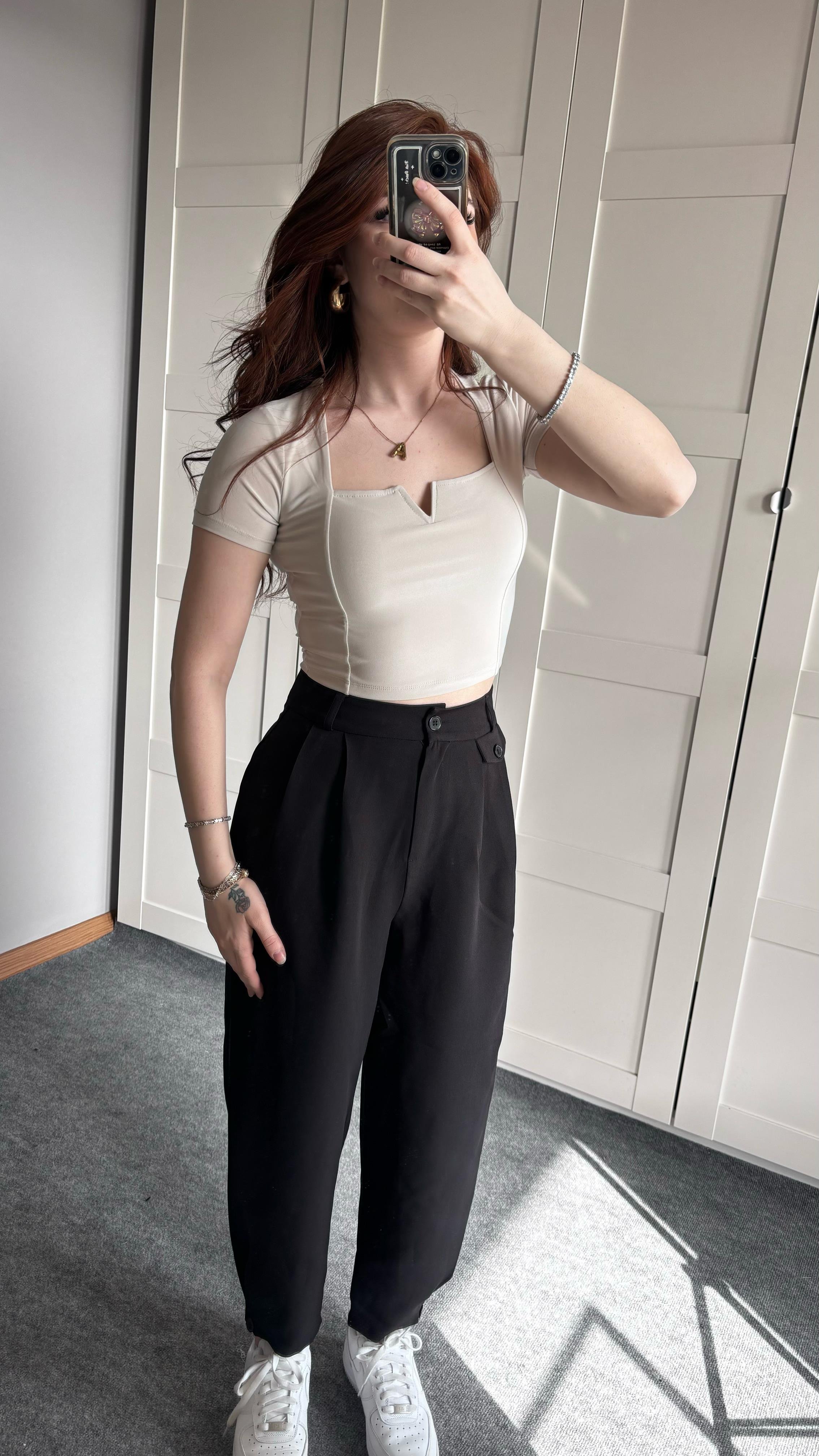 Kare Yaka V Demir Bej Crop